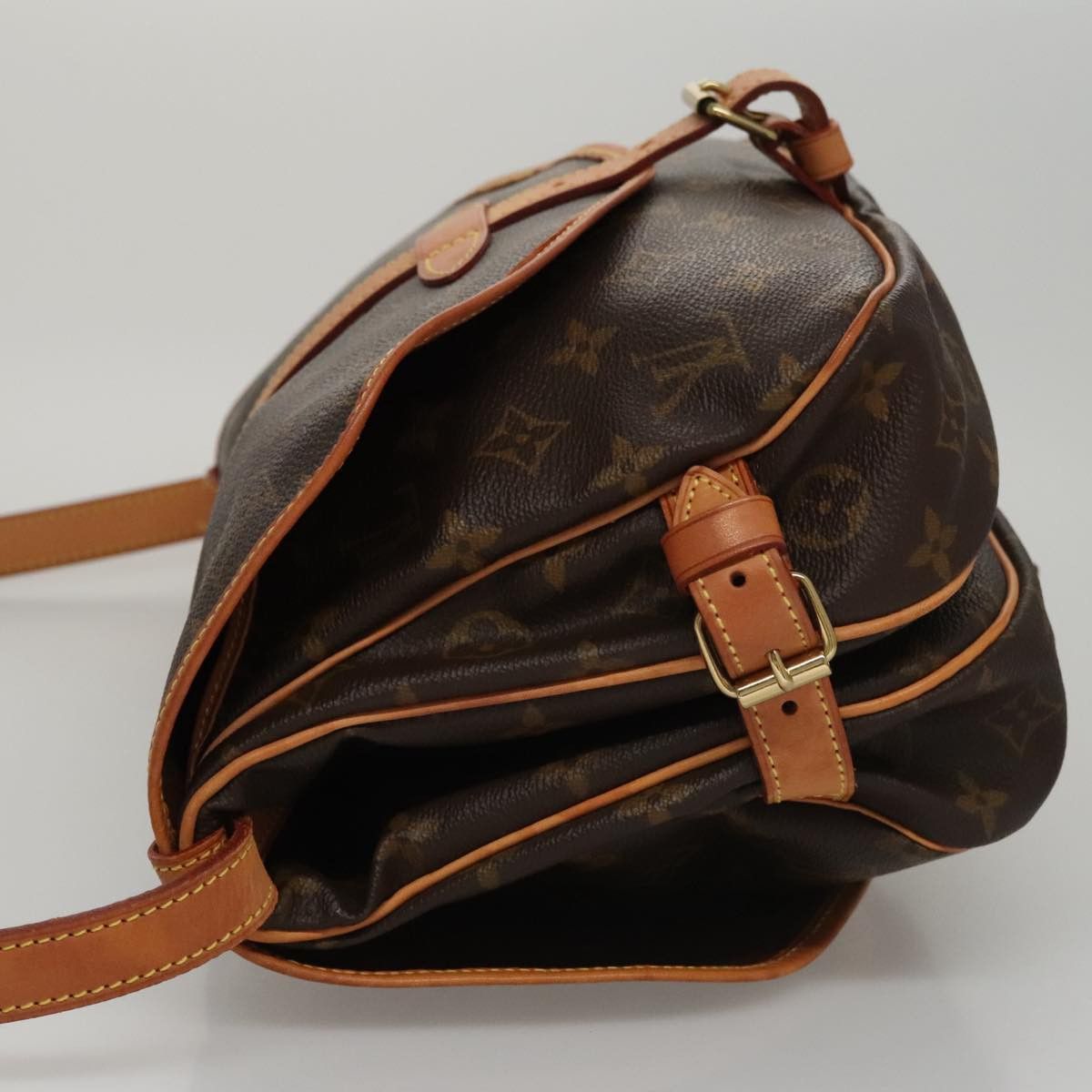 Louis Vuitton Saumur Brown Canvas Shoulder Bag (Pre-Owned) Size ONE SIZE - 4 Thumbnail