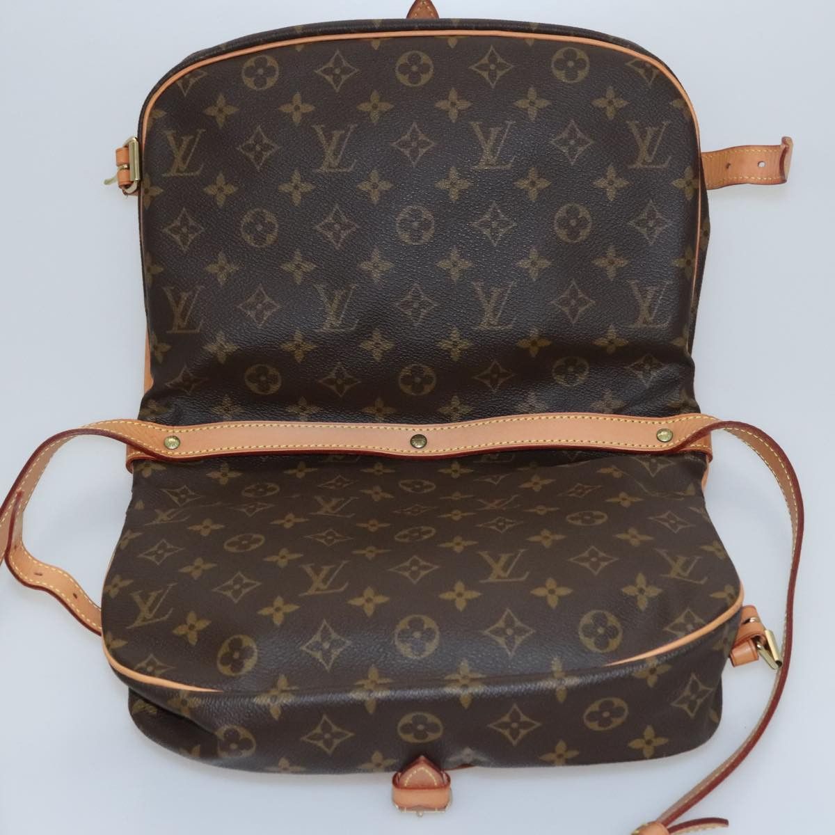 Louis Vuitton Saumur Brown Canvas Shoulder Bag (Pre-Owned) Size ONE SIZE - 11 Thumbnail