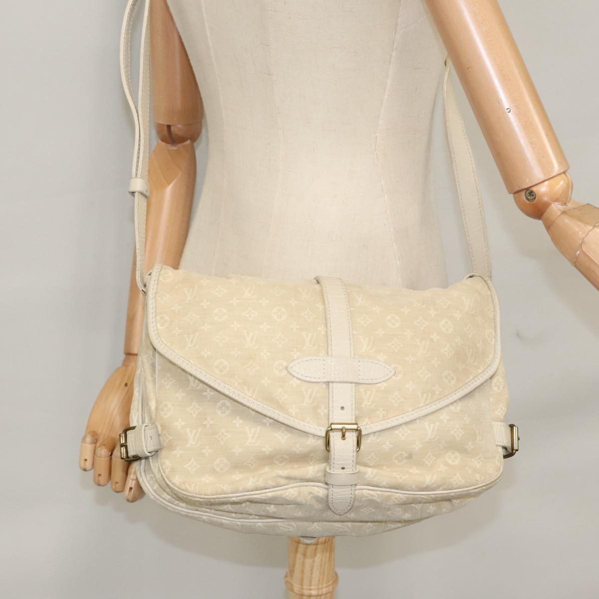 Louis Vuitton Saumur Beige Canvas Shoulder Bag (Pre-Owned) Size ONE SIZE - 14 Thumbnail
