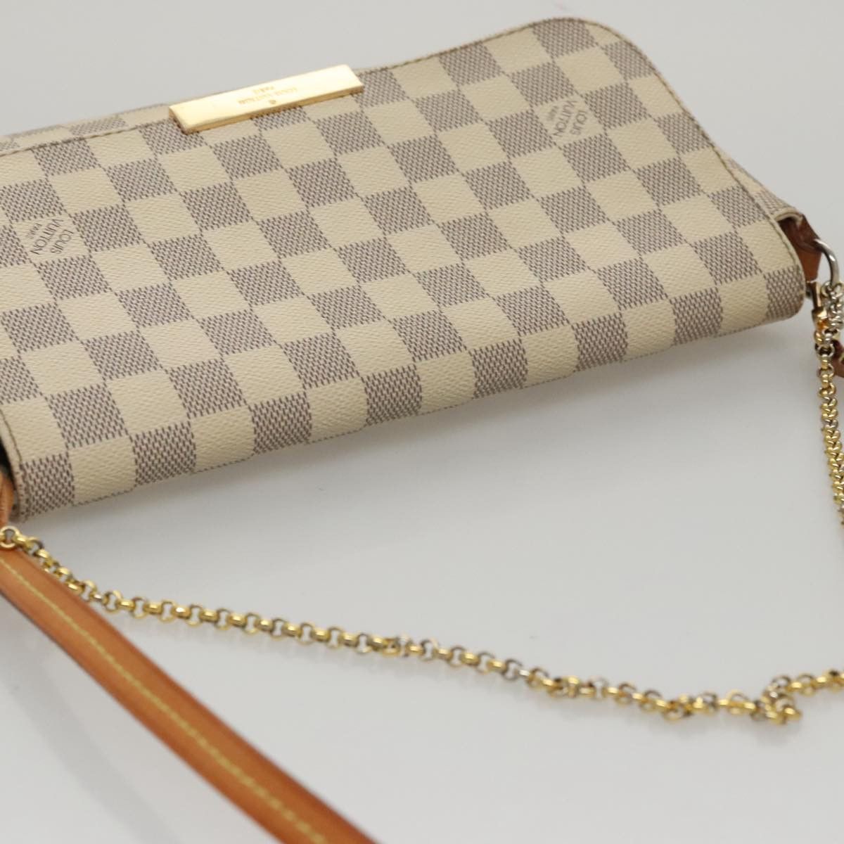 Louis Vuitton Favorite White Canvas Shoulder Bag (Pre-Owned) Size ONE SIZE - 19 Thumbnail