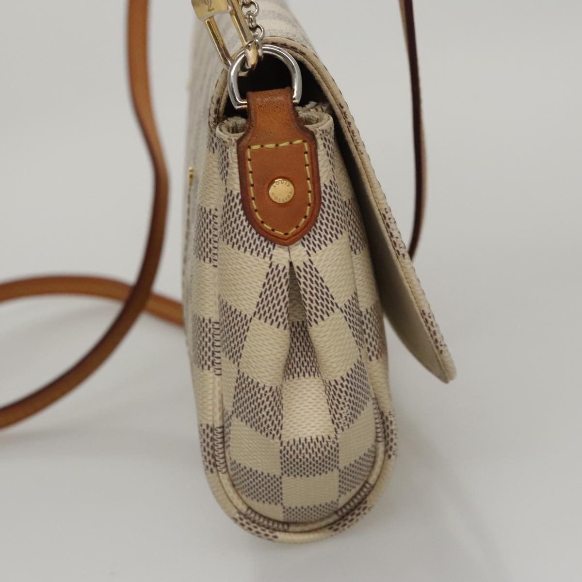 Louis Vuitton Favorite White Canvas Shoulder Bag (Pre-Owned) Size ONE SIZE - 4 Thumbnail