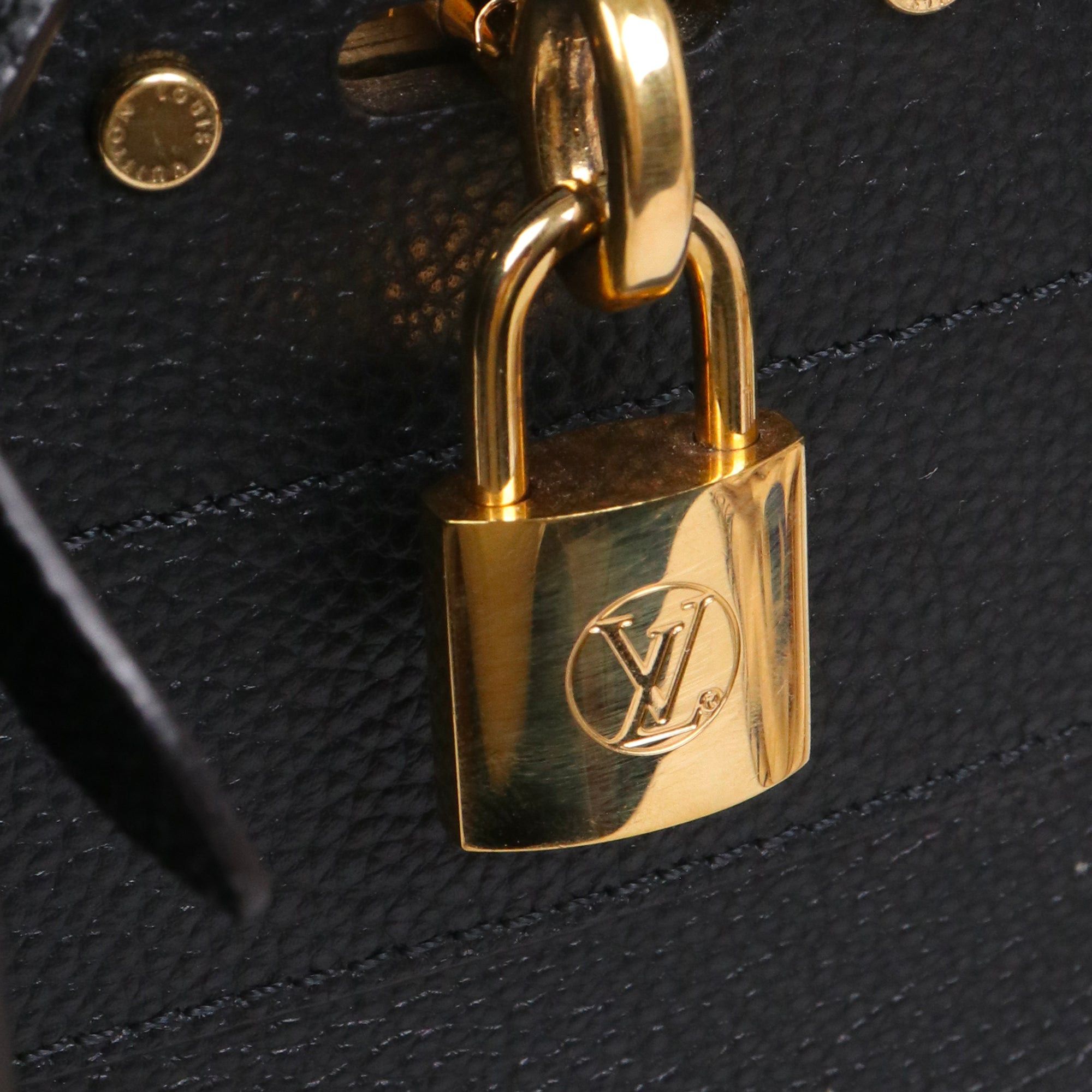 Louis Vuitton LOUIS VUITTON - Louis Vuitton City Steamer MM handbag in black grained leather Size ONE SIZE - 8 Thumbnail