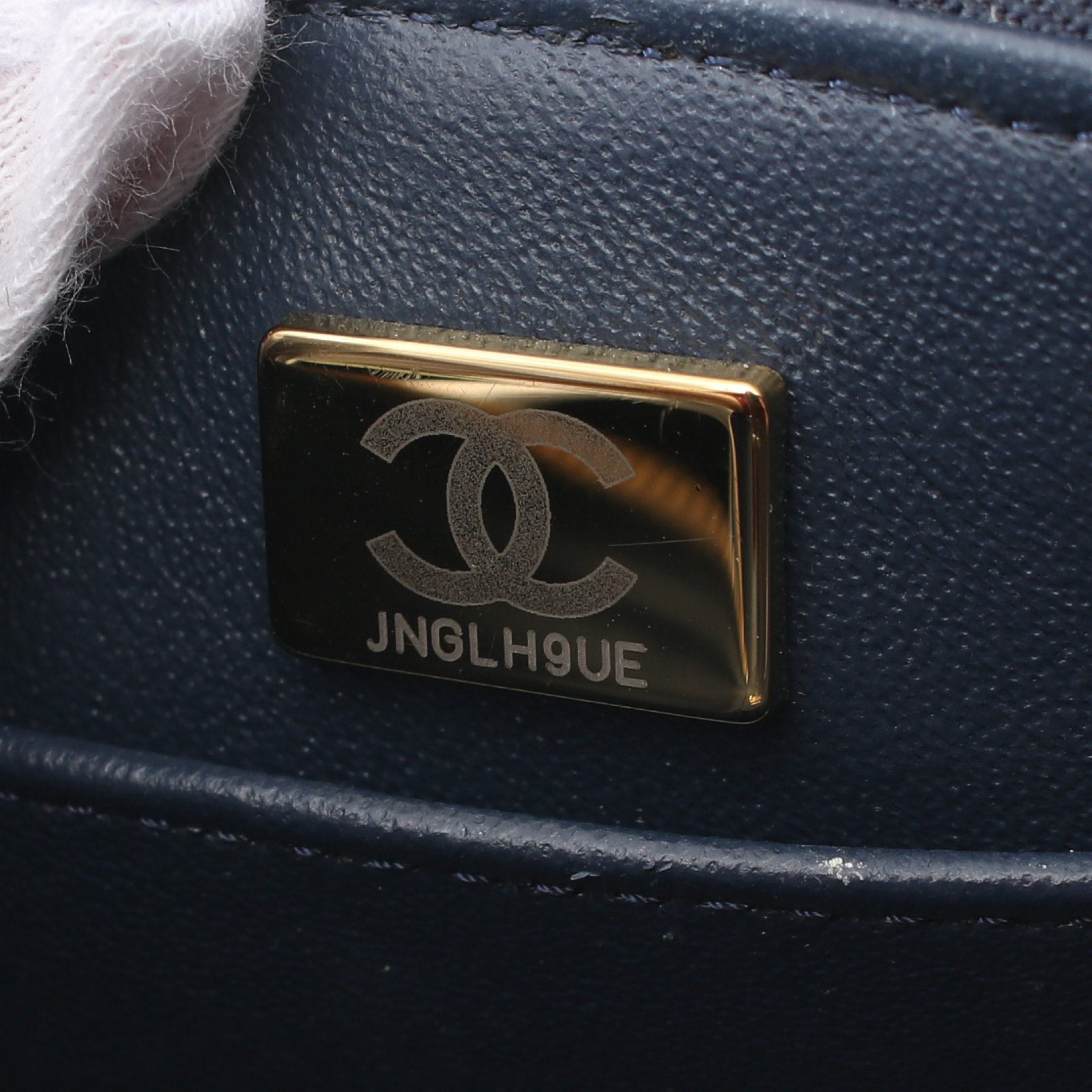 Chanel Chanel Matelasse Chain Shoulder Bag Caviar Skin Navy Gold Hardware Size ONE SIZE - 5 Thumbnail