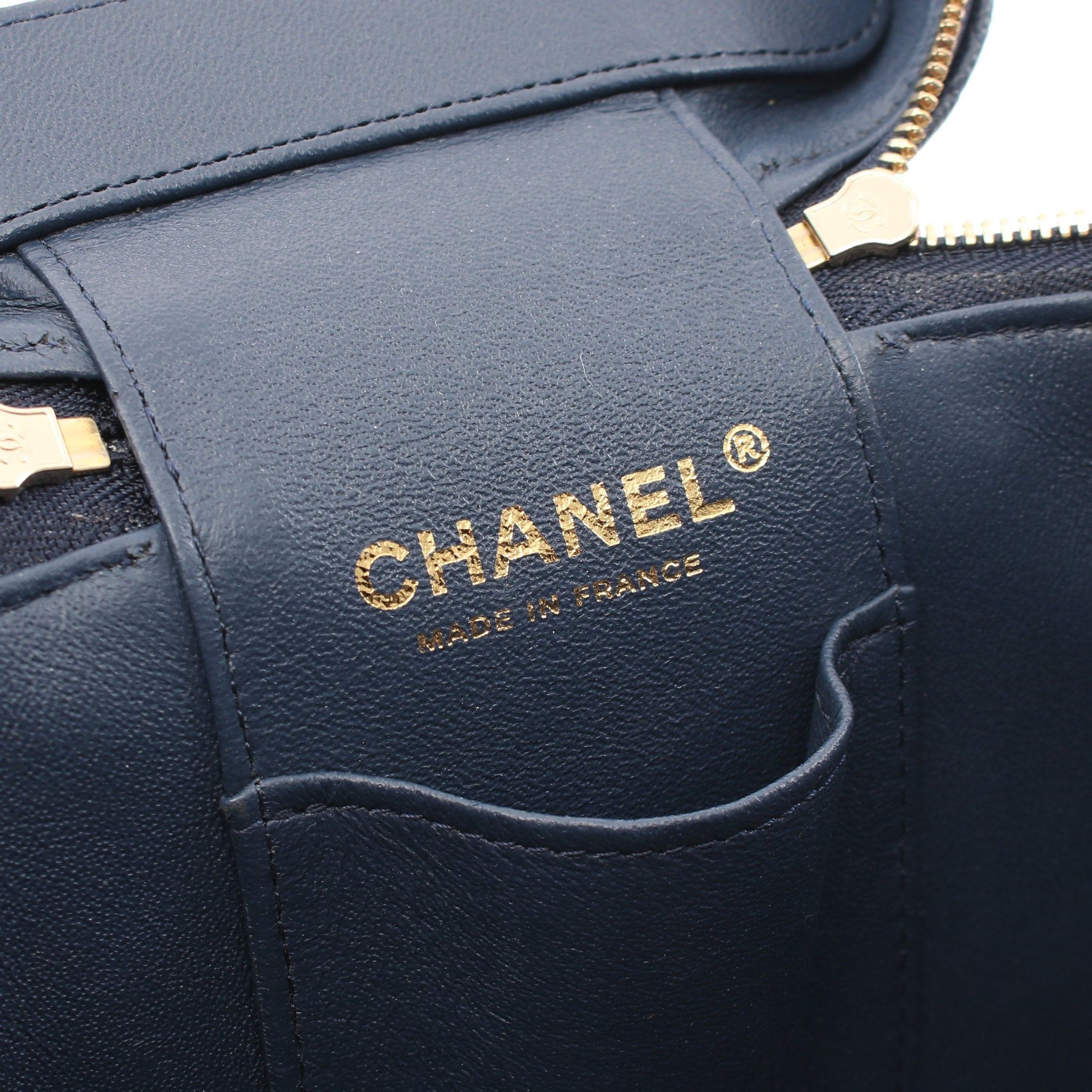 Chanel Chanel Matelasse Chain Shoulder Bag Caviar Skin Navy Gold Hardware Size ONE SIZE - 4 Thumbnail