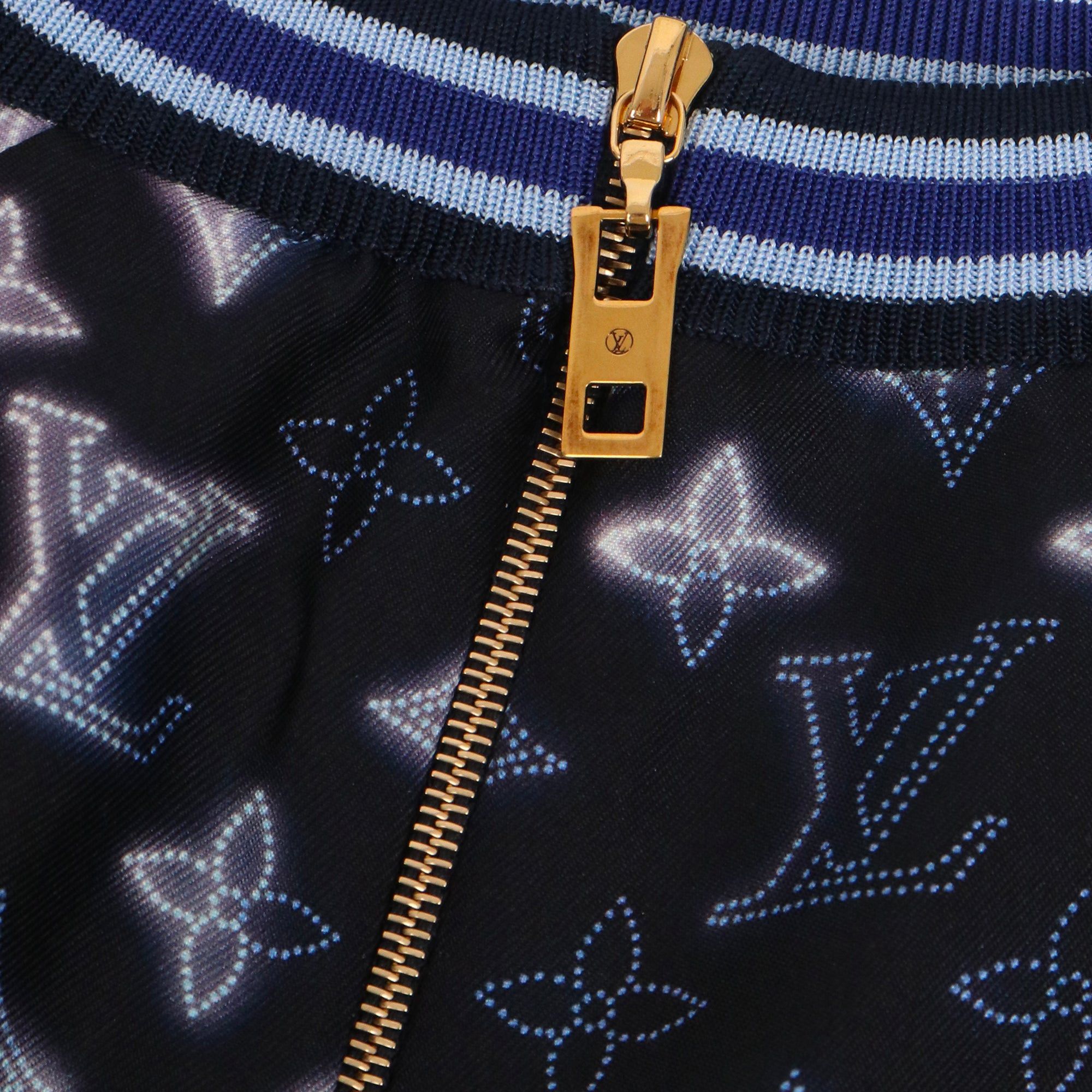 Louis Vuitton LOUIS VUITTON - Louis Vuitton Mahina sweatshirt in monogram silk (S) Size S / US 4 / IT 40 - 2 Thumbnail