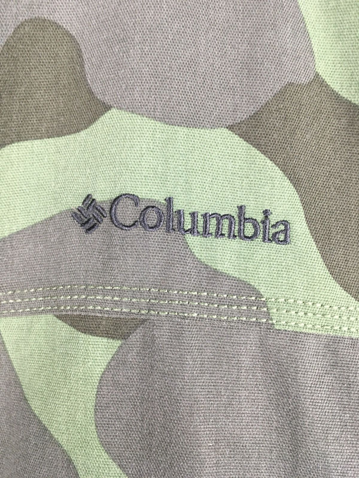 Columbia × Vintage Columbia camouflage jacket armpit 24x27 Size US L / EU 52-54 / 3 - 7 Thumbnail