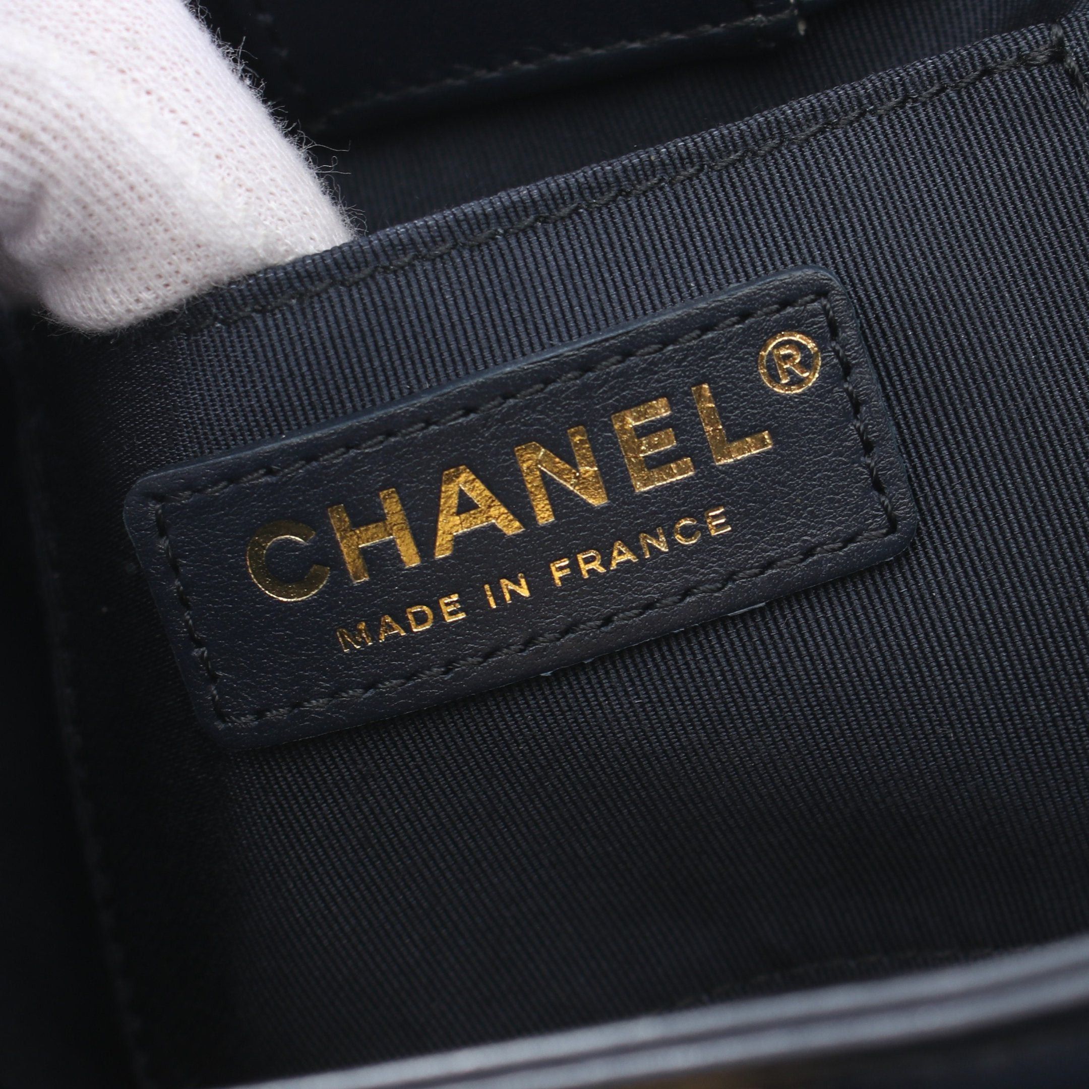 Chanel Chanel Boy Chanel Chain Shoulder Bag Leather Navy Gold Hardware Size ONE SIZE - 4 Thumbnail