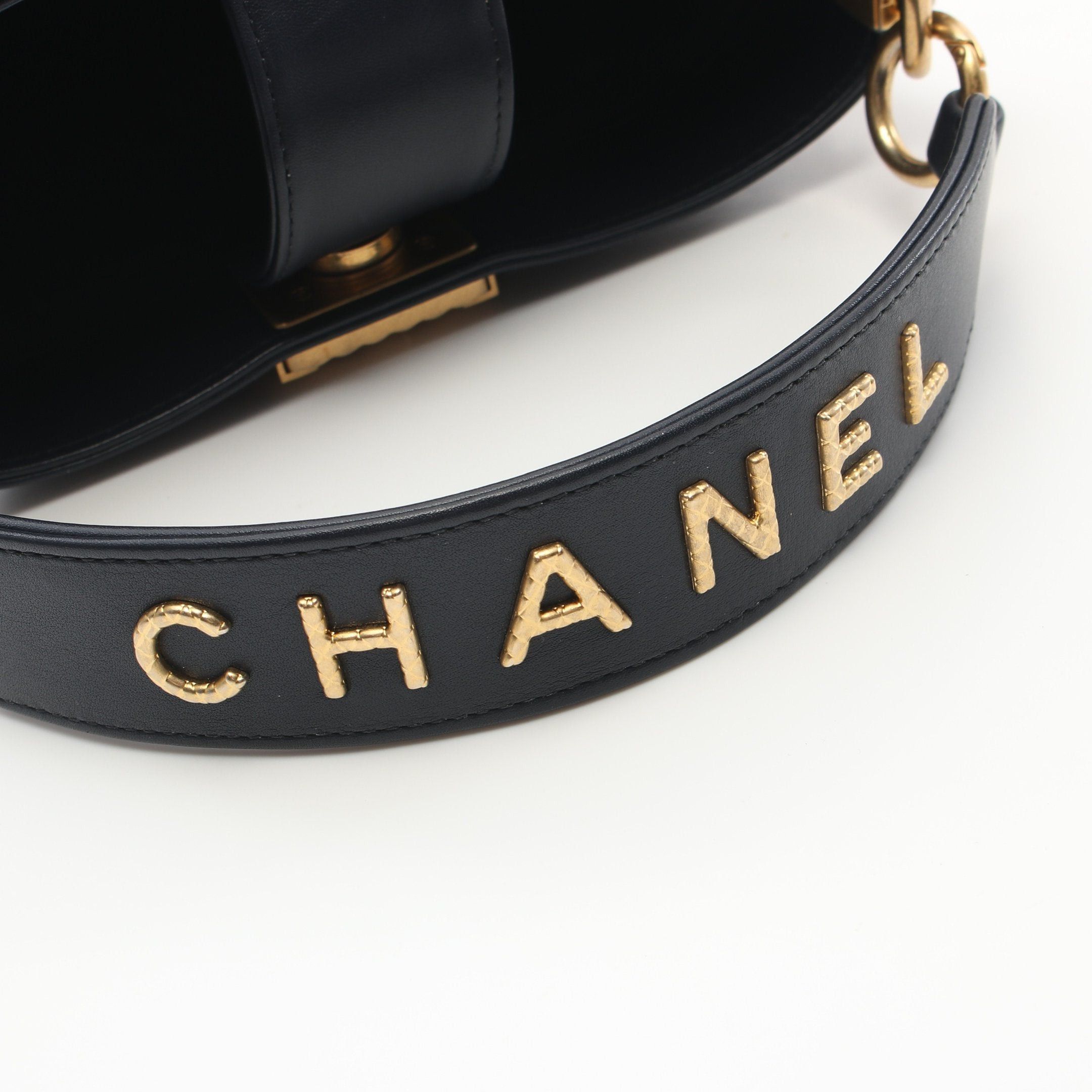 Chanel Chanel Boy Chanel Chain Shoulder Bag Leather Navy Gold Hardware Size ONE SIZE - 7 Thumbnail