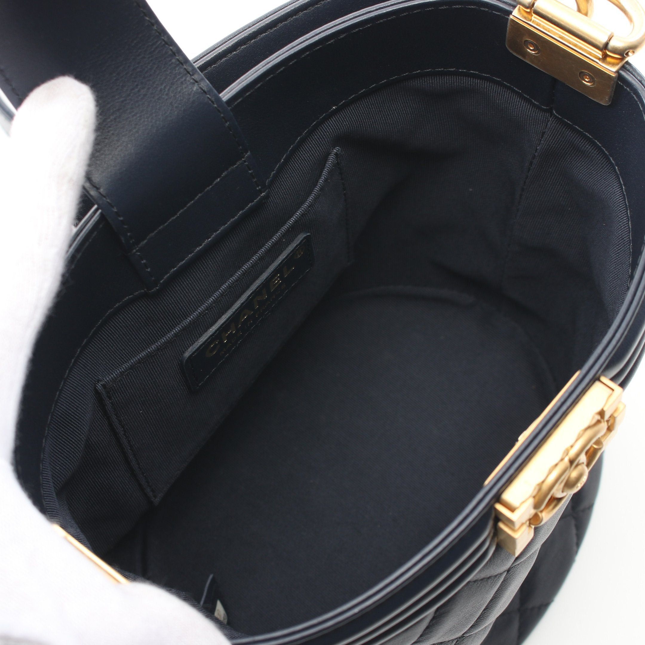 Chanel Chanel Boy Chanel Chain Shoulder Bag Leather Navy Gold Hardware Size ONE SIZE - 3 Thumbnail