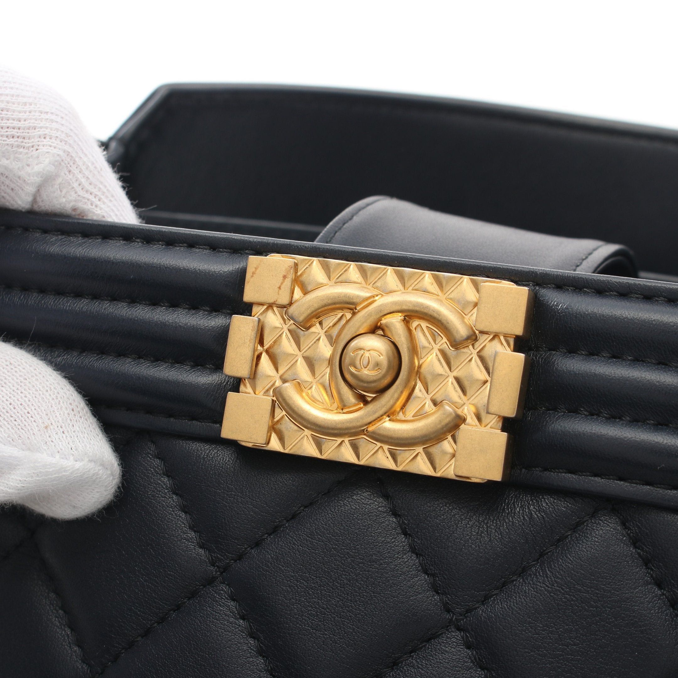 Chanel Chanel Boy Chanel Chain Shoulder Bag Leather Navy Gold Hardware Size ONE SIZE - 6 Thumbnail