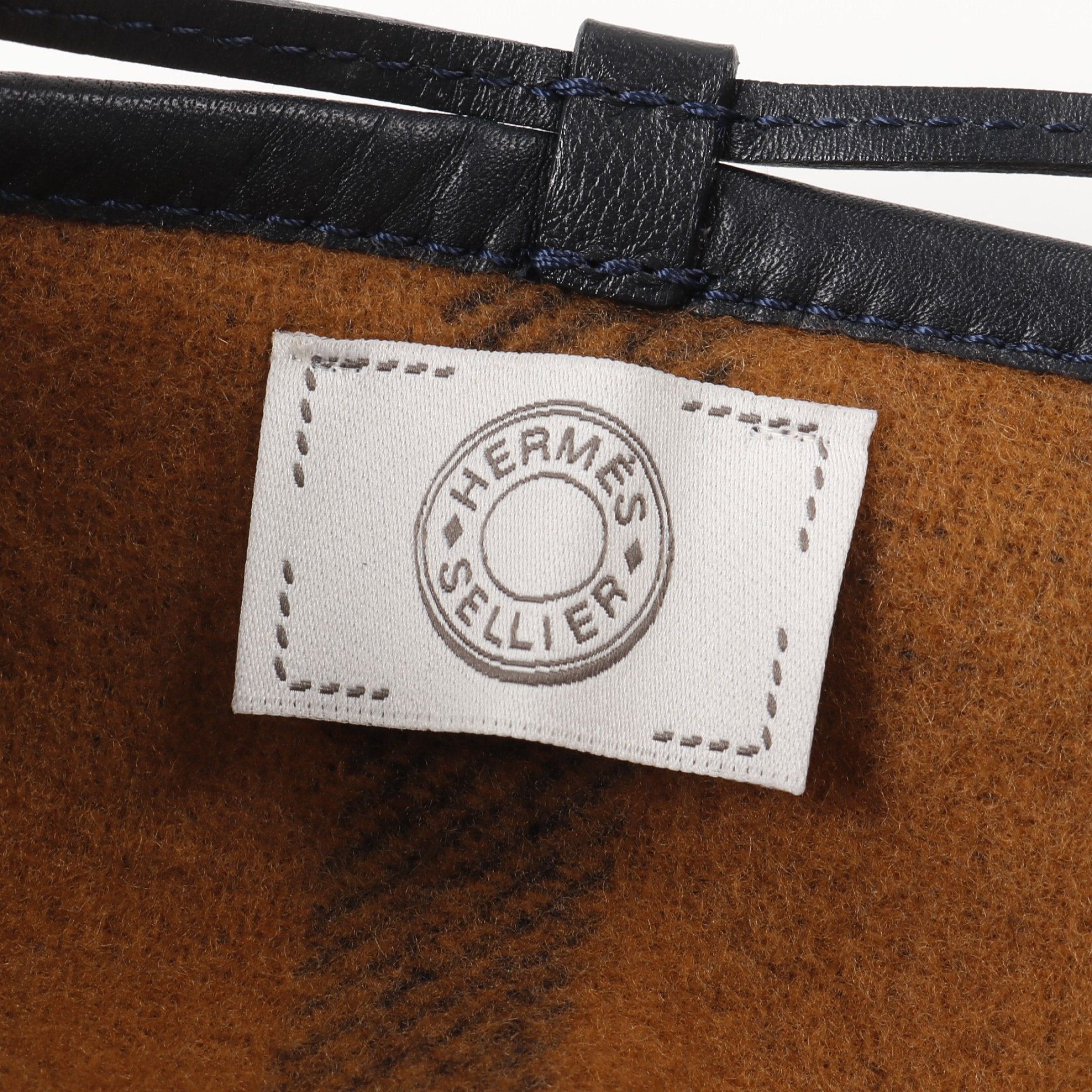 Hermes Hermes Highland Cape Poncho Wool Cashmere Navy Beige Fringe Reversible Size ONE SIZE - 4 Thumbnail