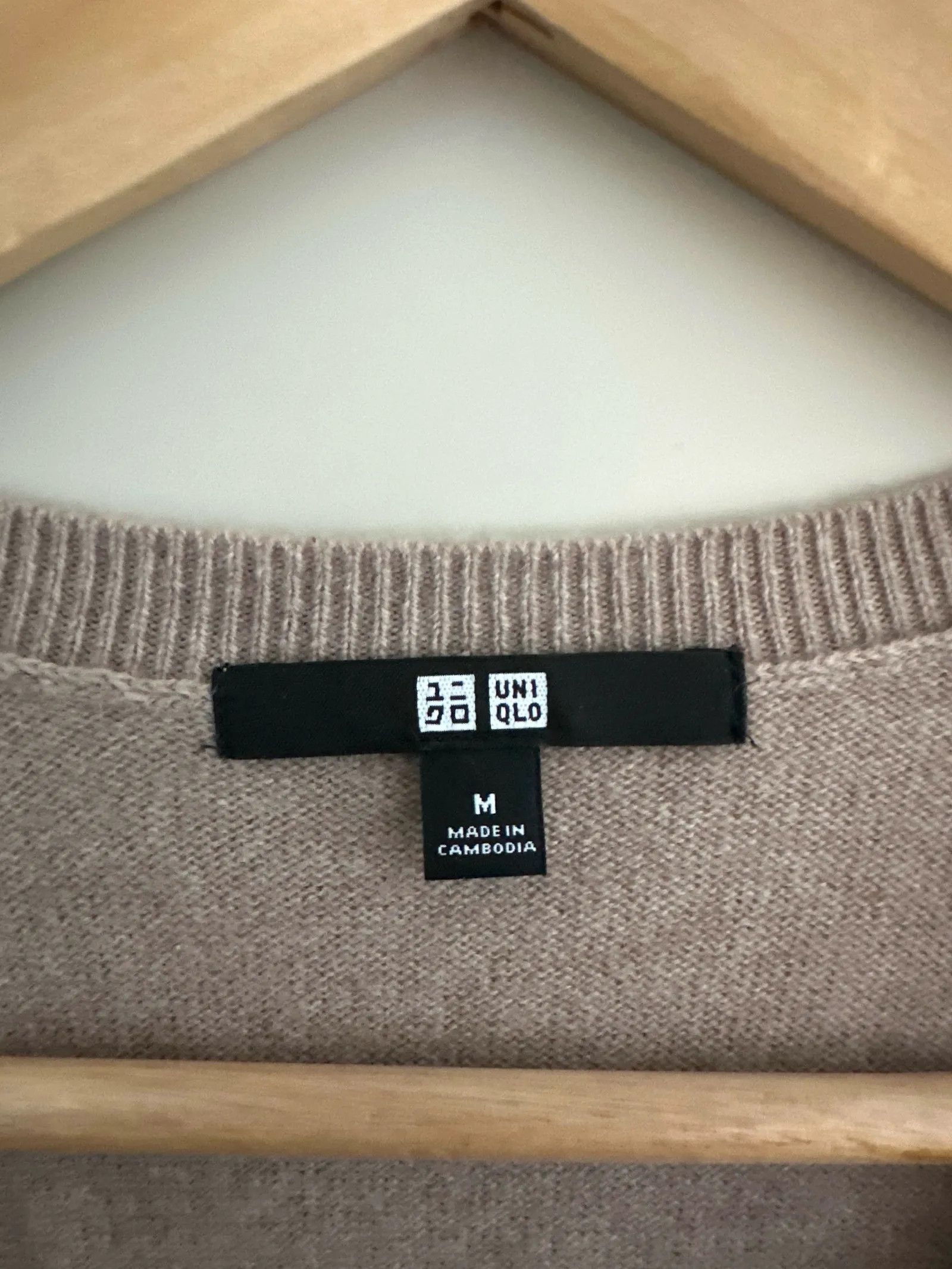 Uniqlo Uniqlo Sweater Size M / US 6-8 / IT 42-44 - 2 Thumbnail