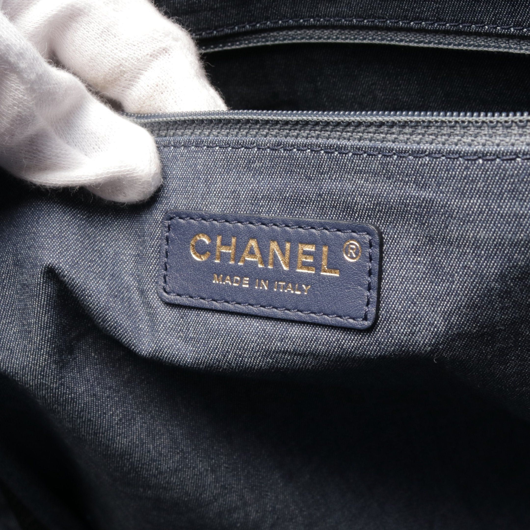 Chanel Chanel Matelasse Shoulder Bag Tote Leather Black Gold Hardware Size ONE SIZE - 4 Thumbnail