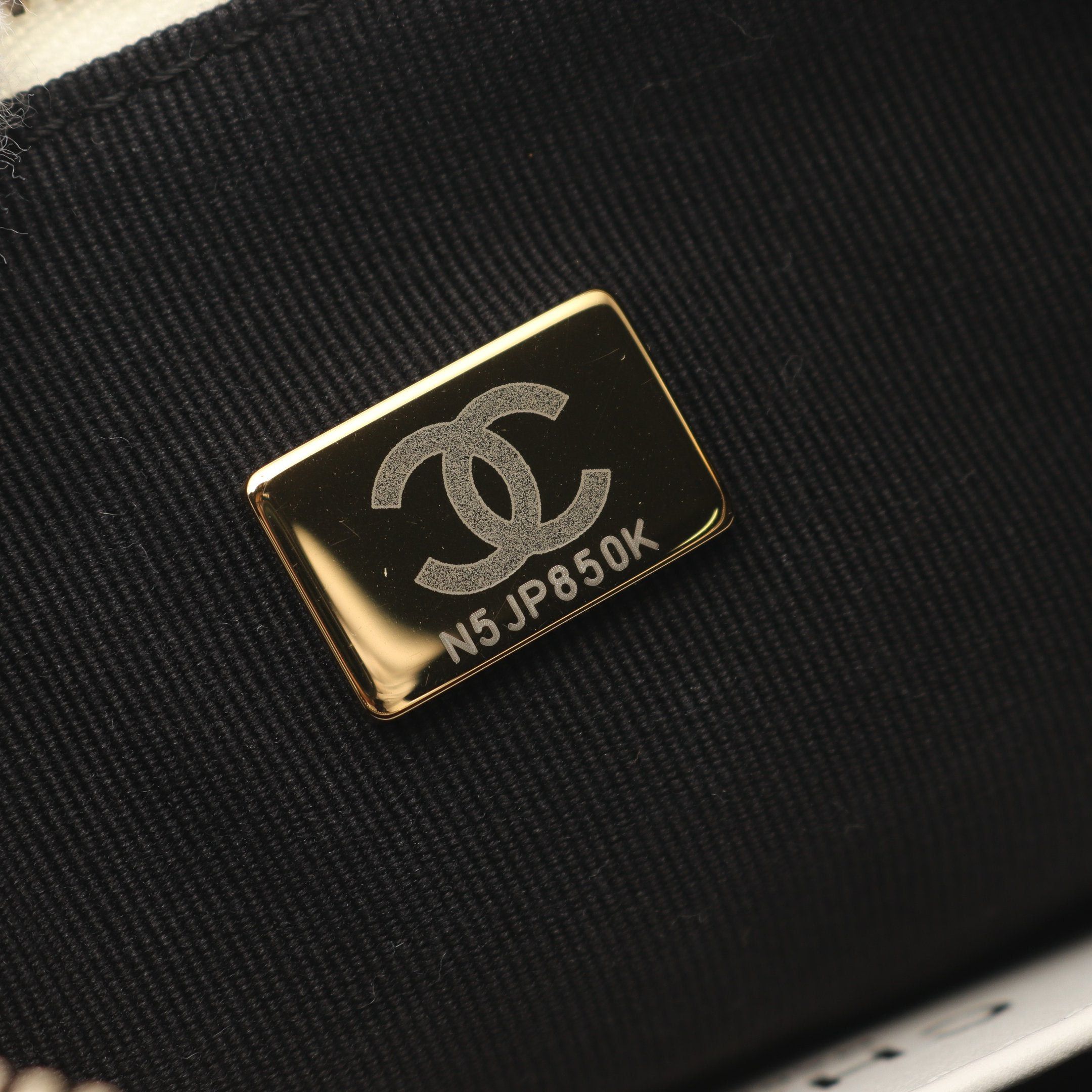 Chanel Chanel Matelasse Chain Shoulder Bag Lambskin White Gold Hardware Size ONE SIZE - 5 Thumbnail