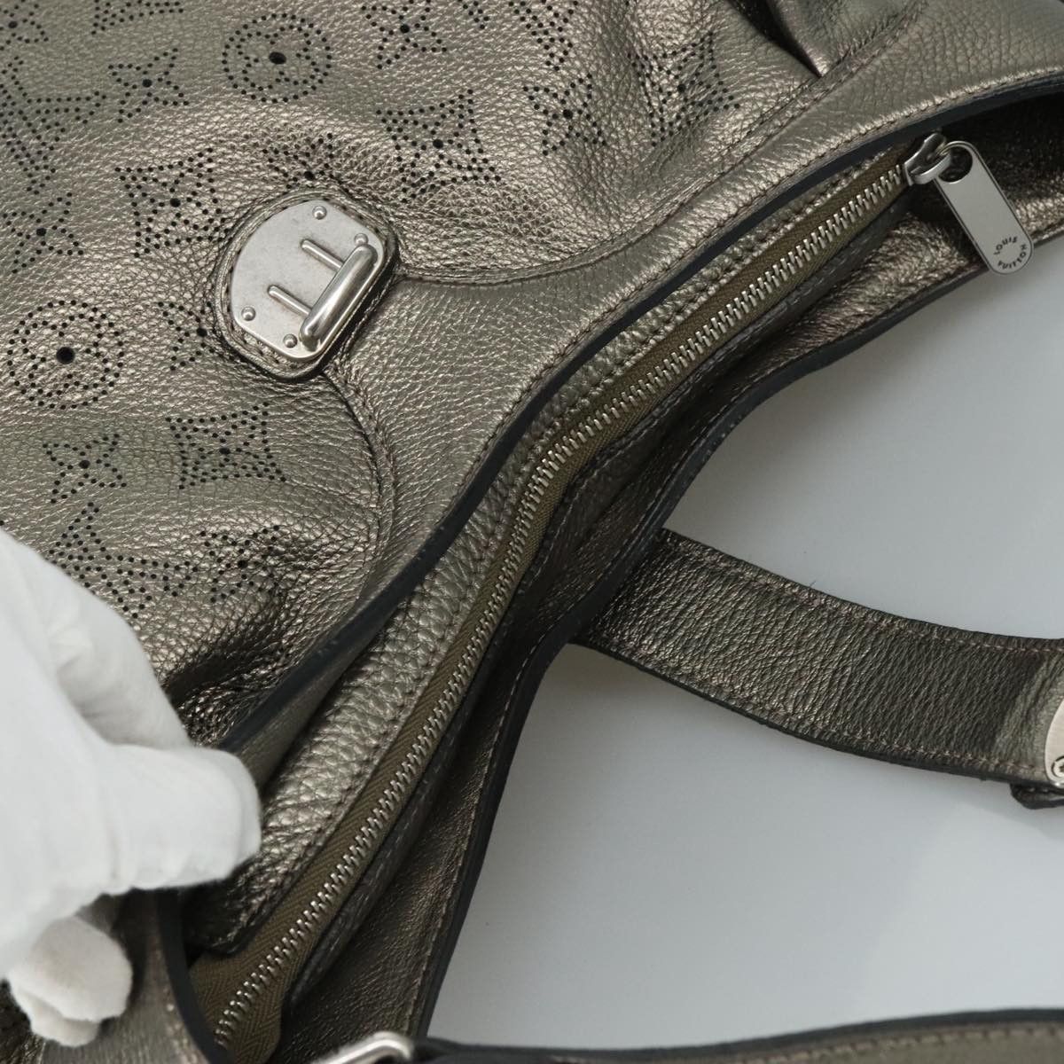 Louis Vuitton Xs Silver Leather Shoulder Bag (Pre-Owned) Size ONE SIZE - 18 Thumbnail
