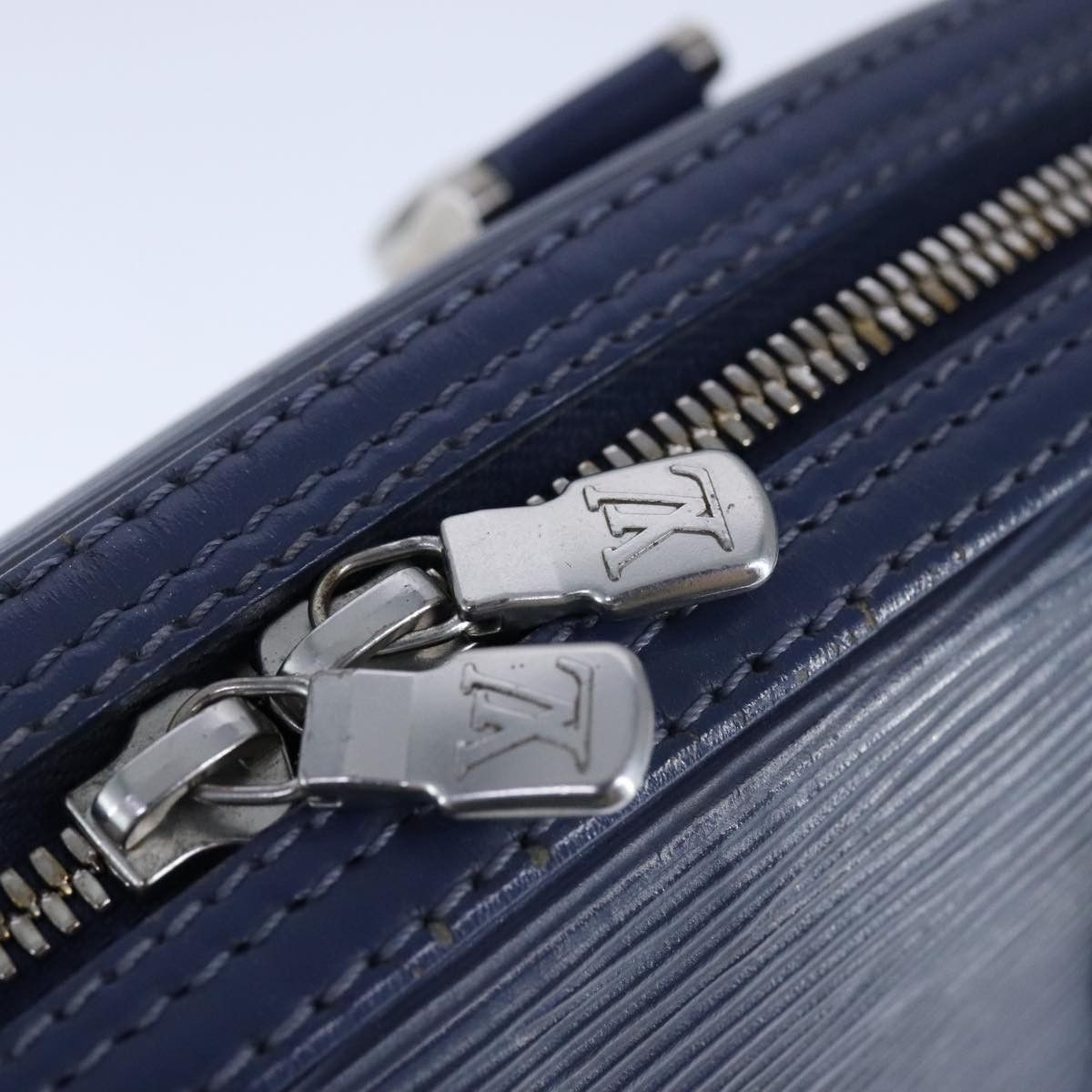 Louis Vuitton Jasmine Blue Leather Handbag (Pre-Owned) Size ONE SIZE - 11 Thumbnail