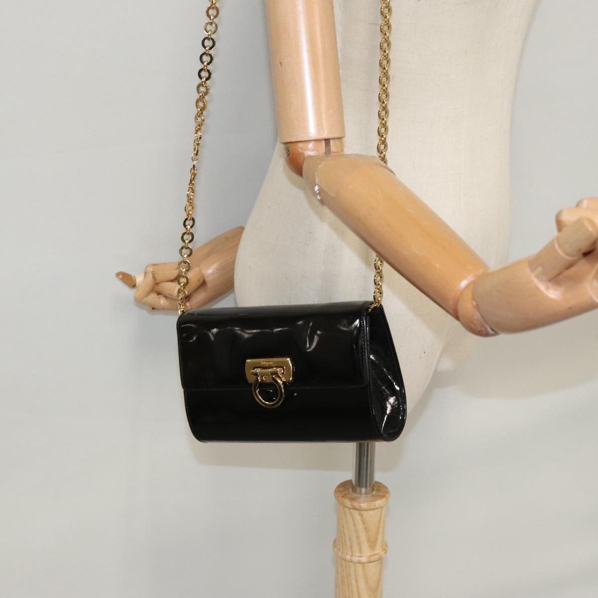 Salvatore Ferragamo Gancini Black Patent Leather Shoulder Bag (Pre-Owned) Size ONE SIZE - 15 Thumbnail