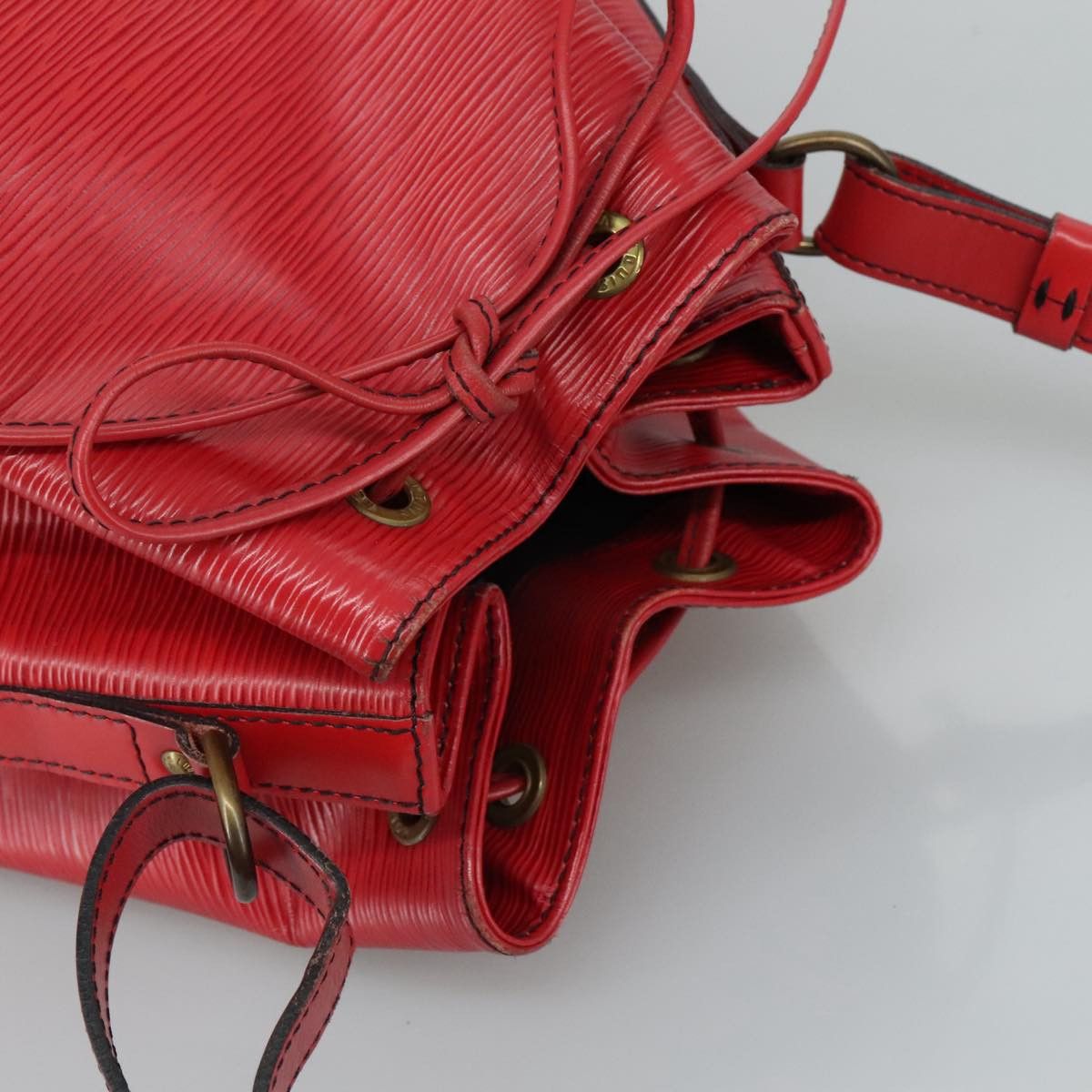 Louis Vuitton Noé Red Leather Shoulder Bag (Pre-Owned) Size ONE SIZE - 17 Thumbnail