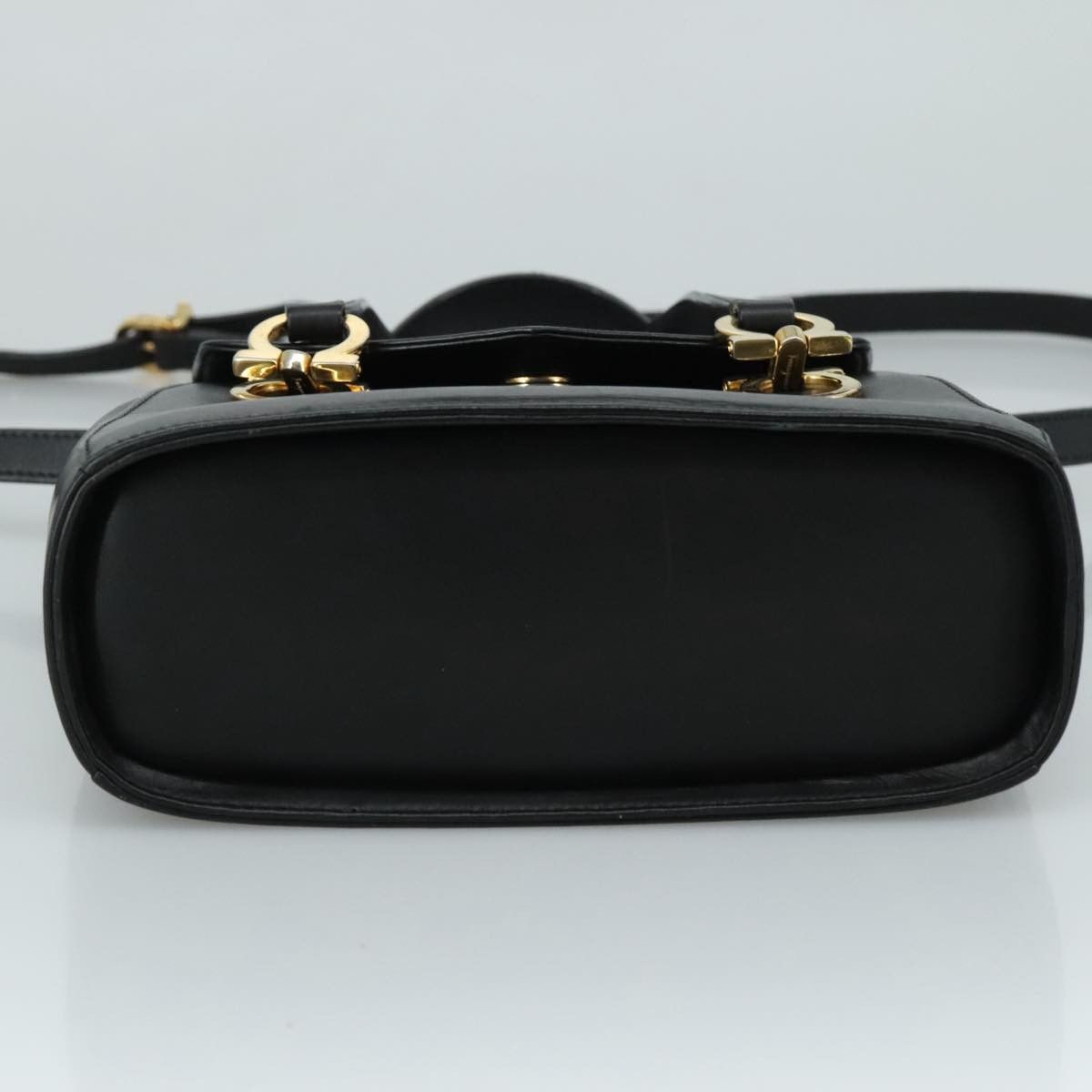 Salvatore Ferragamo Gancini Black Leather Handbag (Pre-Owned) Size ONE SIZE - 19 Thumbnail