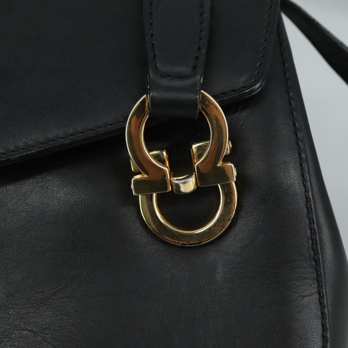 Salvatore Ferragamo Gancini Black Leather Handbag (Pre-Owned) Size ONE SIZE - 11 Thumbnail
