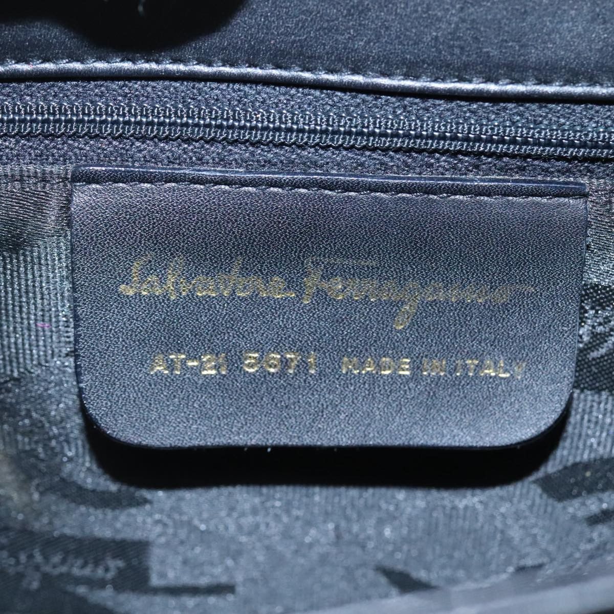 Salvatore Ferragamo Gancini Black Leather Handbag (Pre-Owned) Size ONE SIZE - 13 Thumbnail