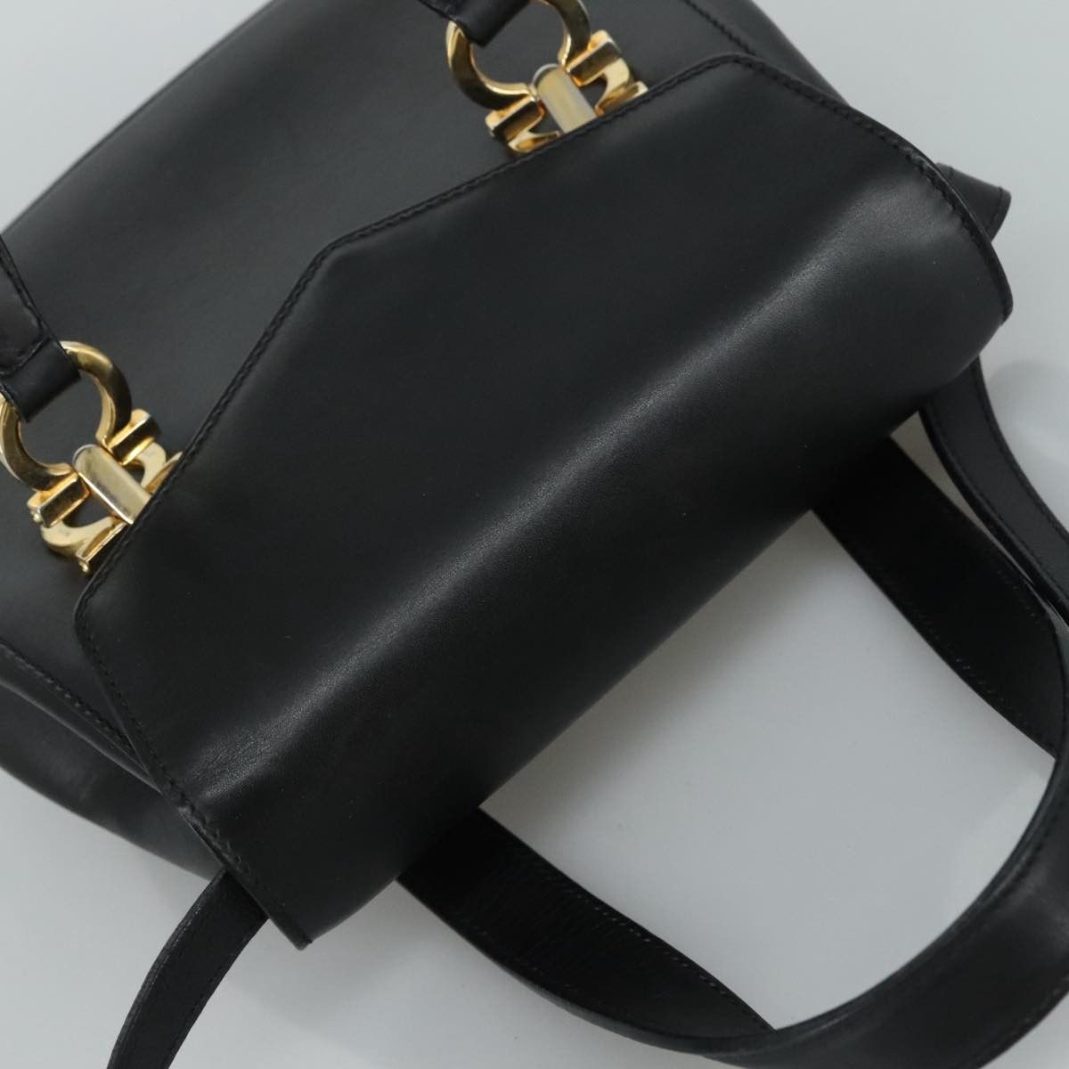 Salvatore Ferragamo Gancini Black Leather Handbag (Pre-Owned) Size ONE SIZE - 16 Thumbnail