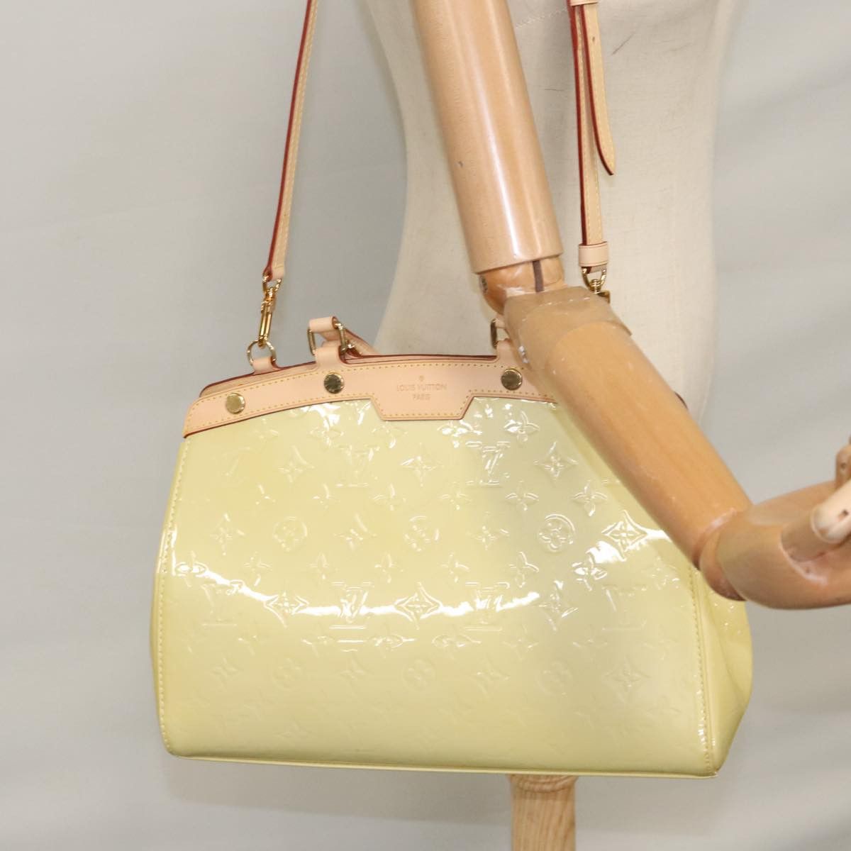 Louis Vuitton Blair Beige Patent Leather Handbag (Pre-Owned) Size ONE SIZE - 17 Thumbnail