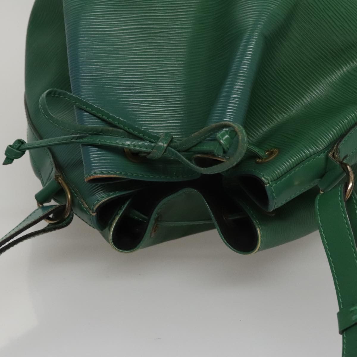 Louis Vuitton Noé Green Leather Shoulder Bag (Pre-Owned) Size ONE SIZE - 15 Thumbnail