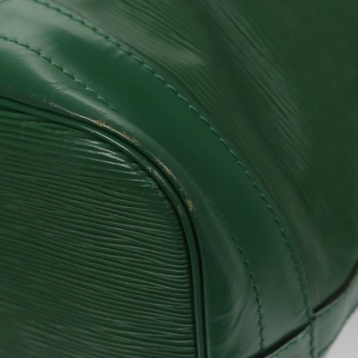 Louis Vuitton Noé Green Leather Shoulder Bag (Pre-Owned) Size ONE SIZE - 20 Thumbnail
