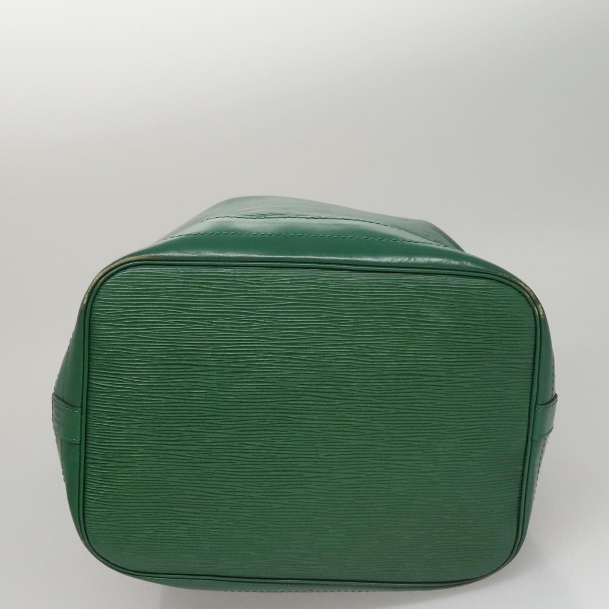 Louis Vuitton Noé Green Leather Shoulder Bag (Pre-Owned) Size ONE SIZE - 17 Thumbnail