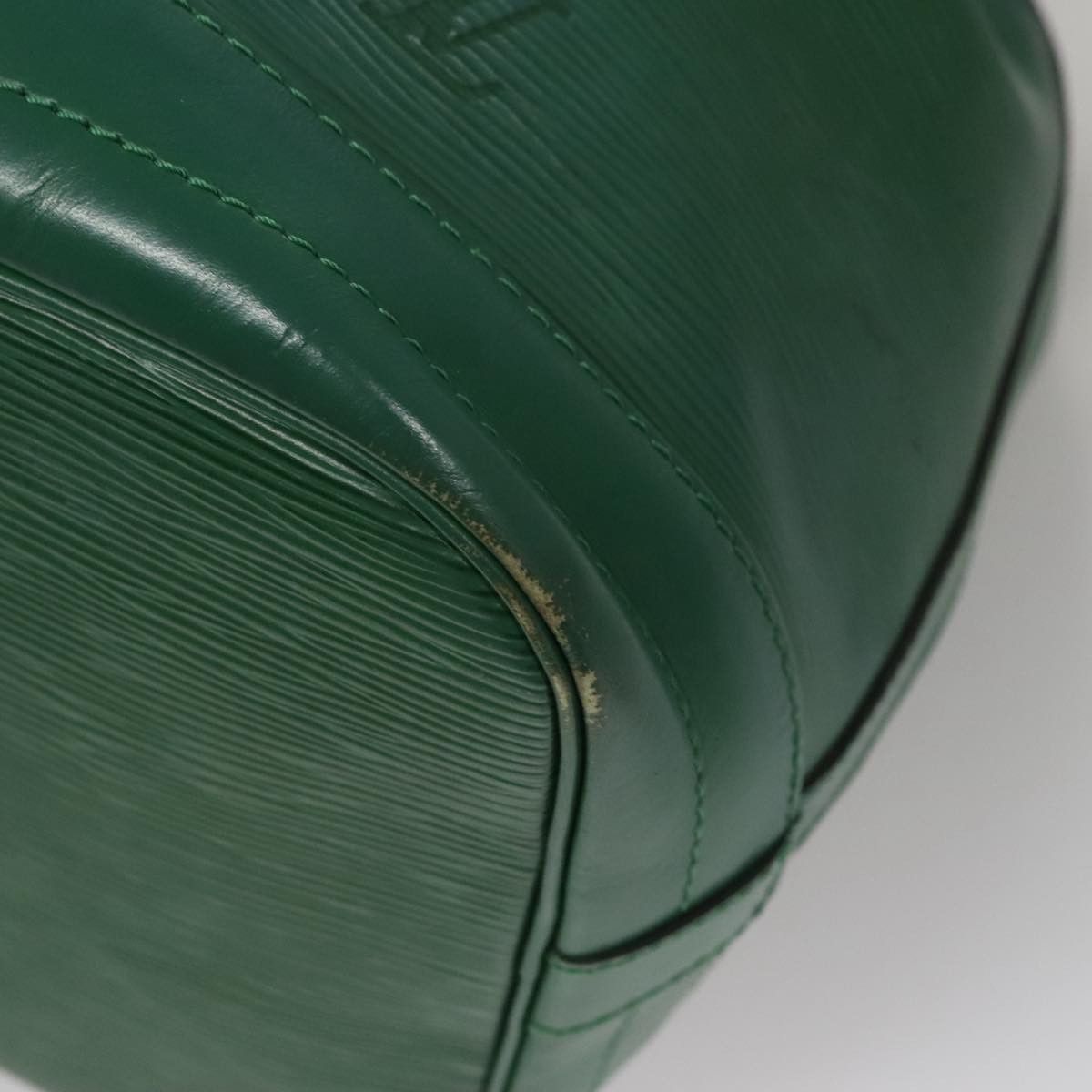 Louis Vuitton Noé Green Leather Shoulder Bag (Pre-Owned) Size ONE SIZE - 18 Thumbnail