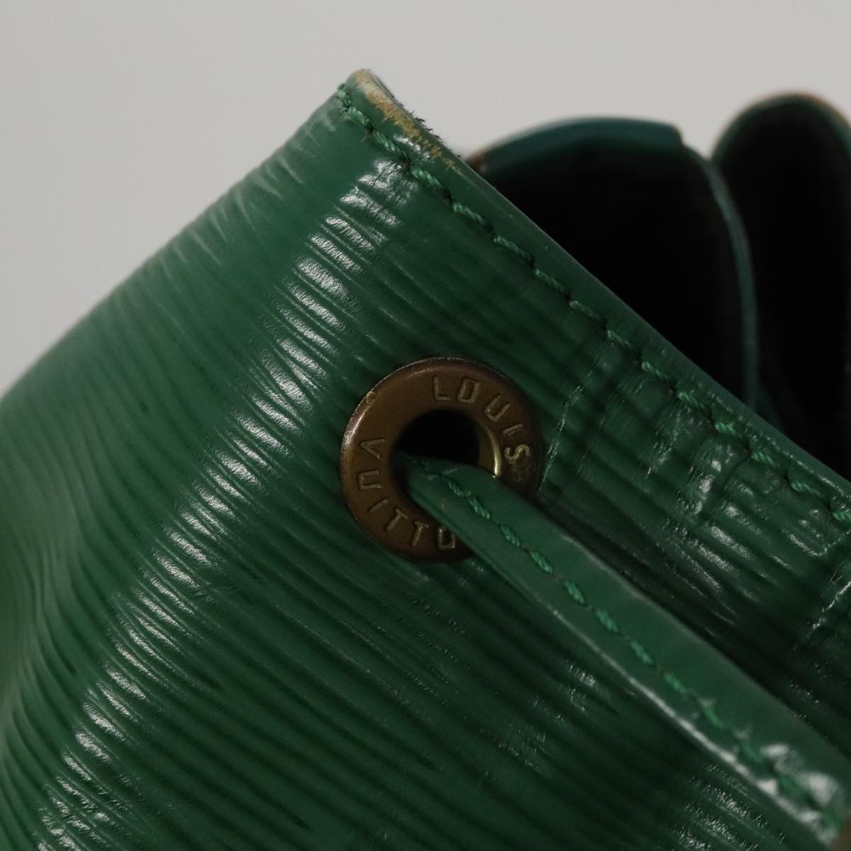 Louis Vuitton Noé Green Leather Shoulder Bag (Pre-Owned) Size ONE SIZE - 7 Thumbnail