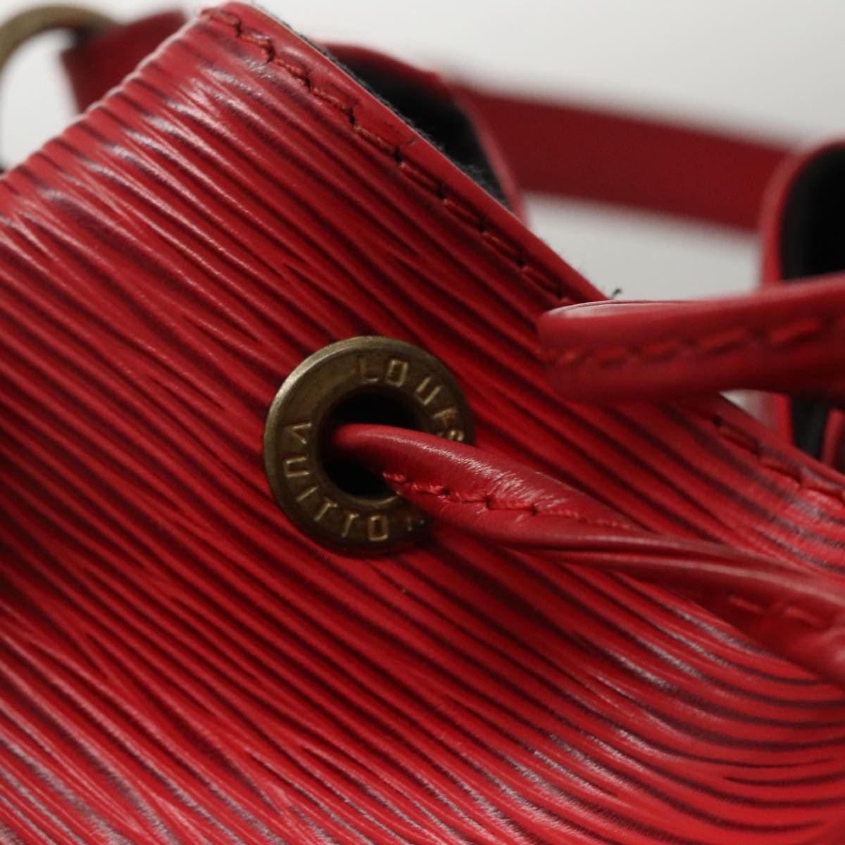 Louis Vuitton Petit Noé Red Leather Shoulder Bag (Pre-Owned) Size ONE SIZE - 11 Thumbnail