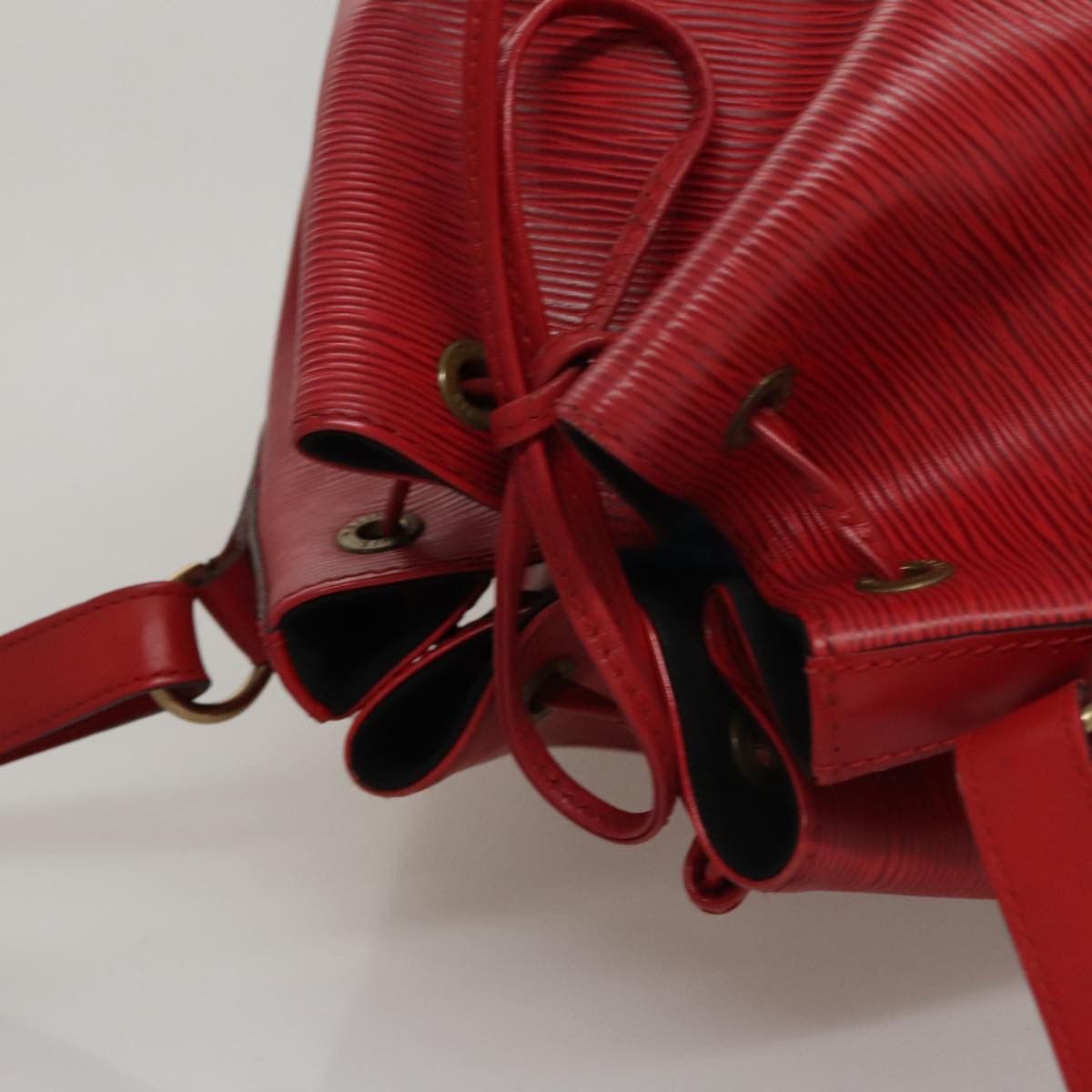 Louis Vuitton Petit Noé Red Leather Shoulder Bag (Pre-Owned) Size ONE SIZE - 16 Thumbnail