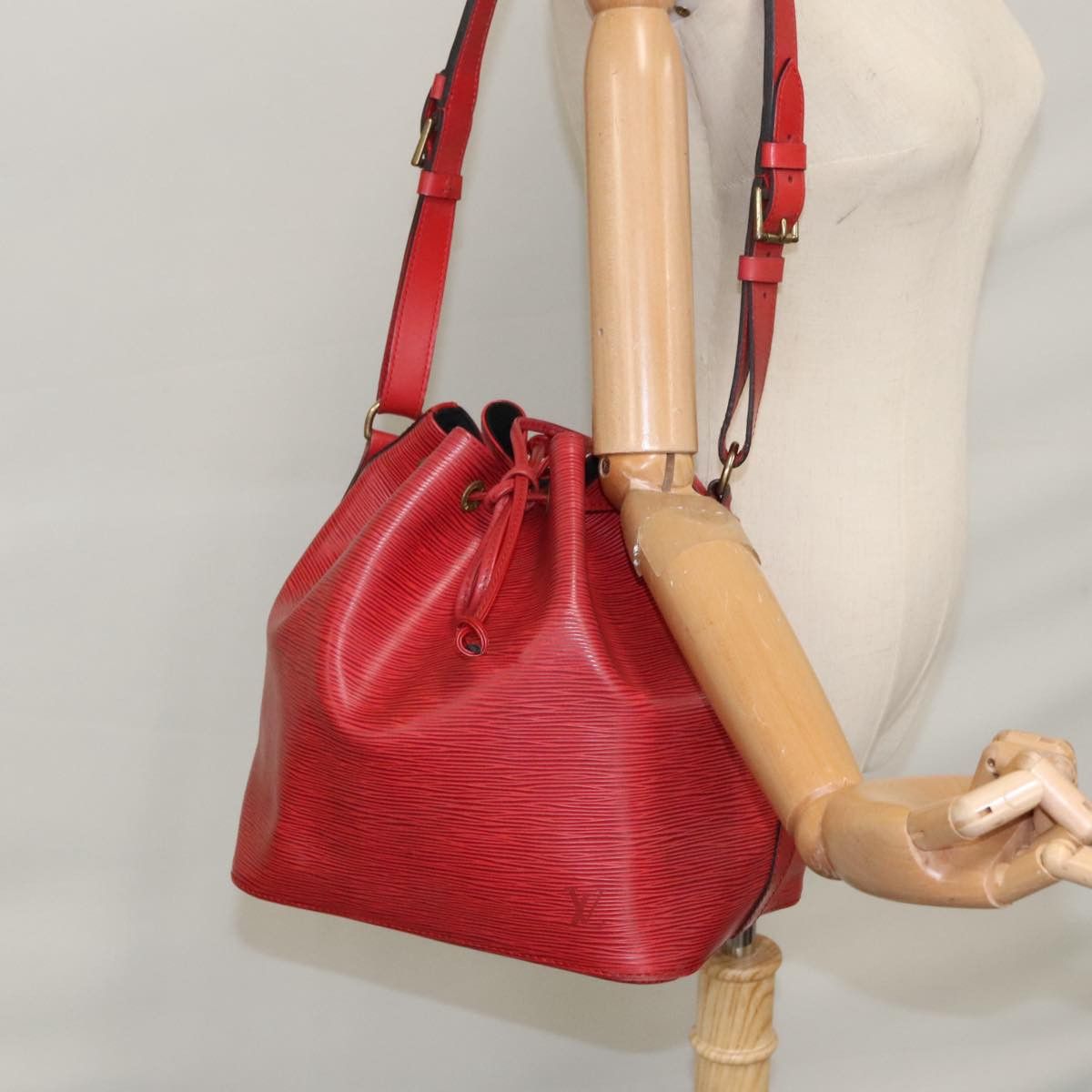 Louis Vuitton Petit Noé Red Leather Shoulder Bag (Pre-Owned) Size ONE SIZE - 15 Thumbnail
