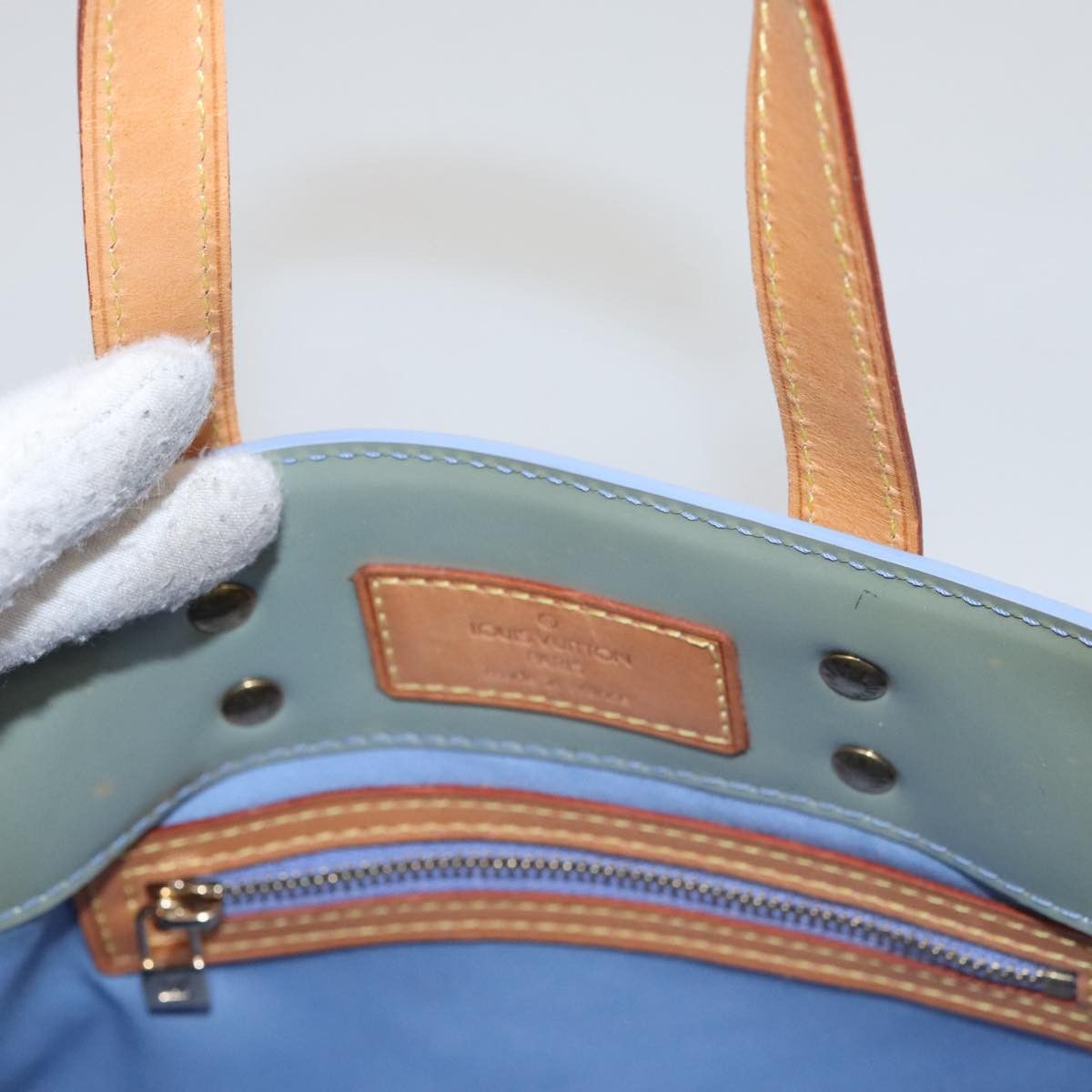 Louis Vuitton Reade Blue Patent Leather Handbag (Pre-Owned) Size ONE SIZE - 19 Thumbnail
