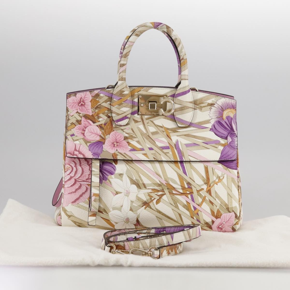 Salvatore Ferragamo Studio Beige Leather Handbag (Pre-Owned) Size ONE SIZE - 13 Thumbnail