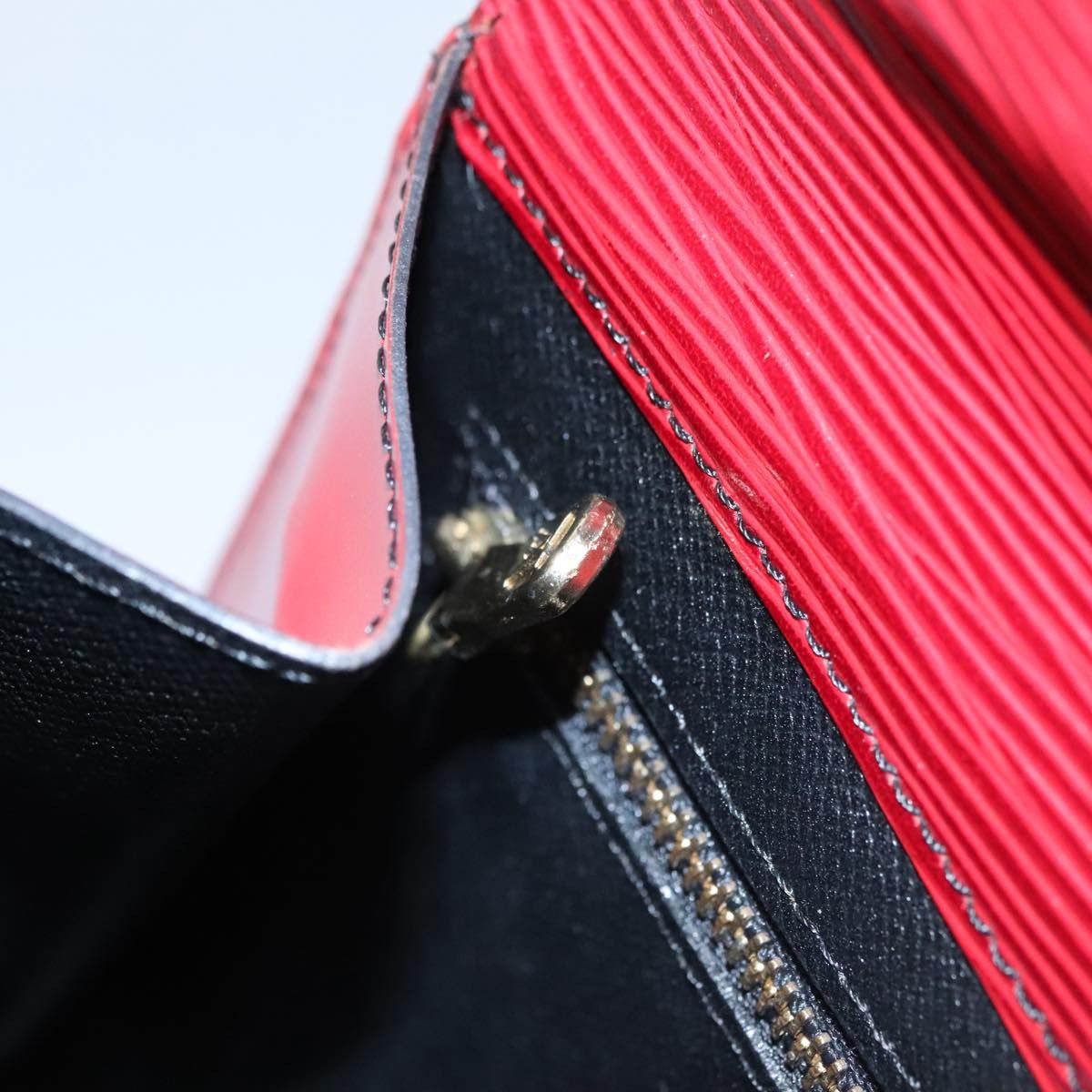 Louis Vuitton Art Déco Red Leather Clutch Bag (Pre-Owned) Size ONE SIZE - 16 Thumbnail