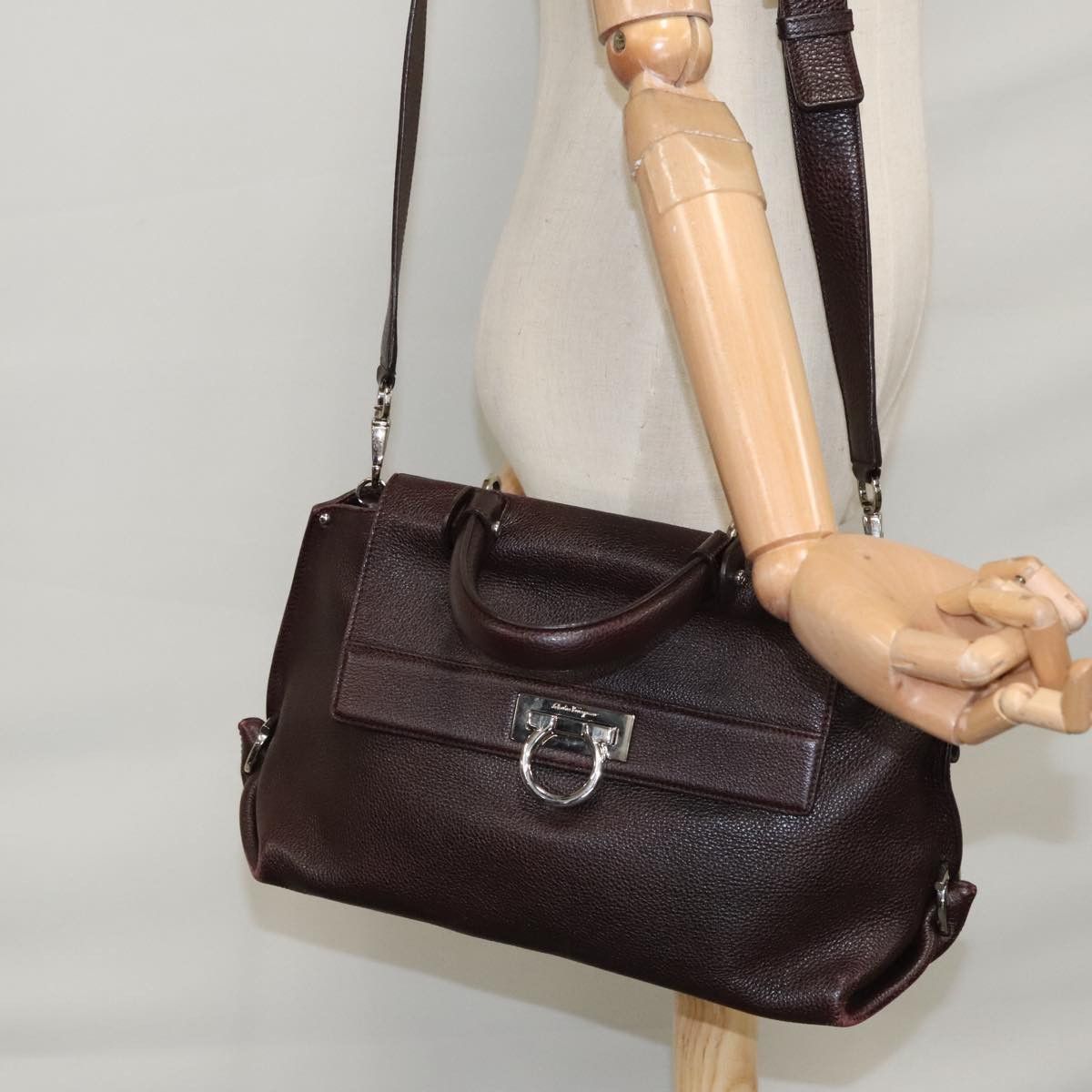 Salvatore Ferragamo Sofia Burgundy Leather Handbag (Pre-Owned) Size ONE SIZE - 14 Thumbnail