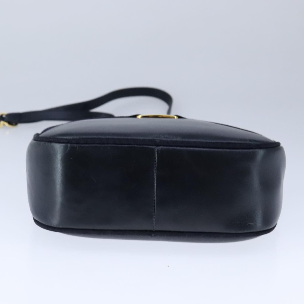 Salvatore Ferragamo Vara Navy Leather Shoulder Bag (Pre-Owned) Size ONE SIZE - 19 Thumbnail