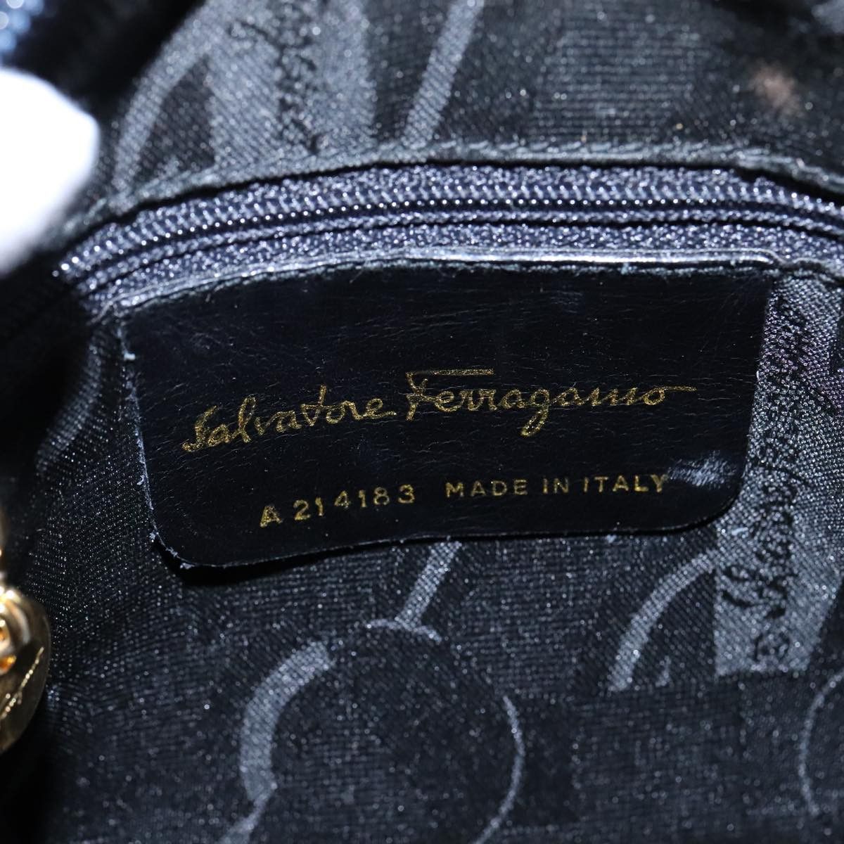 Salvatore Ferragamo Vara Navy Leather Shoulder Bag (Pre-Owned) Size ONE SIZE - 14 Thumbnail