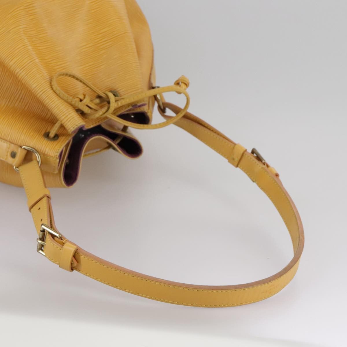 Louis Vuitton Noe Yellow Leather Shoulder Bag (Pre-Owned) Size ONE SIZE - 5 Thumbnail