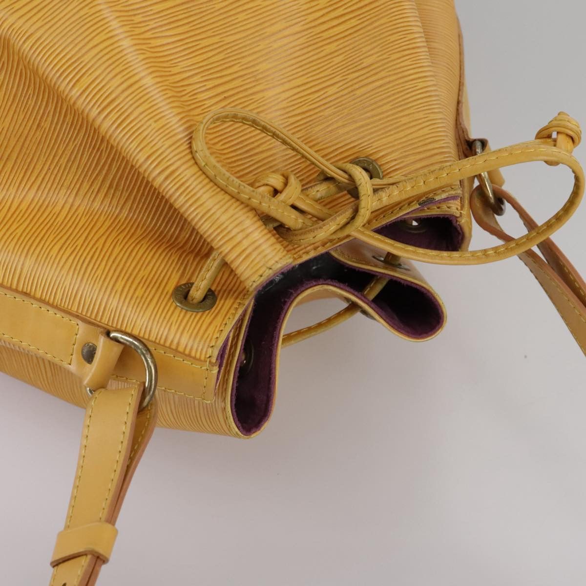 Louis Vuitton Noe Yellow Leather Shoulder Bag (Pre-Owned) Size ONE SIZE - 16 Thumbnail