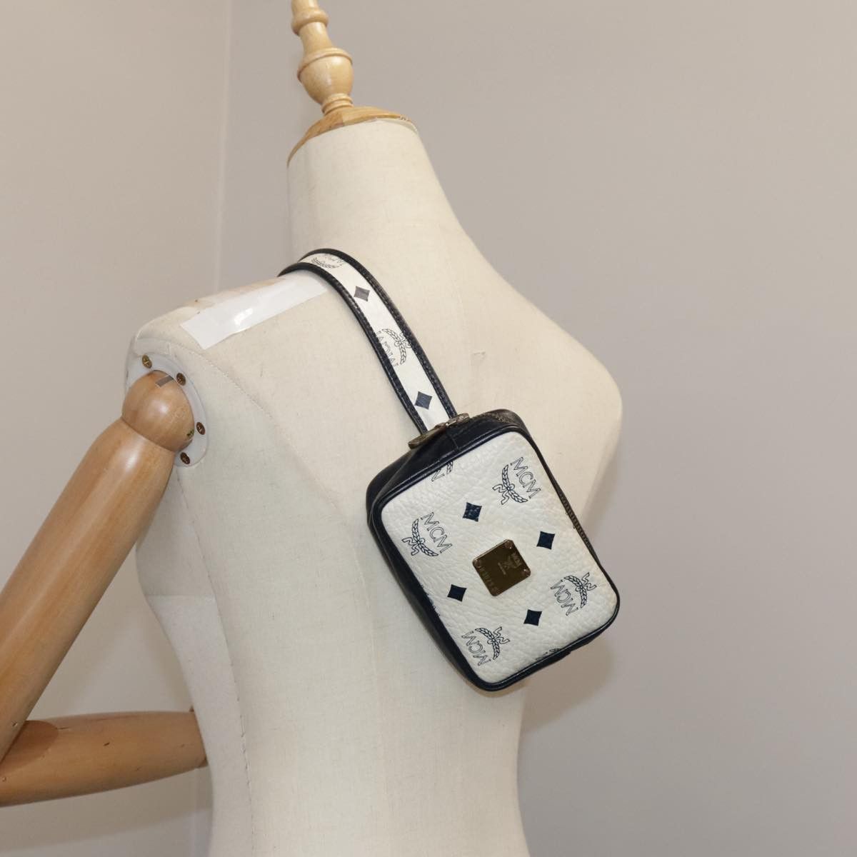 MCM Visetos White Canvas Shoulder Bag (Pre-Owned) Size ONE SIZE - 16 Thumbnail