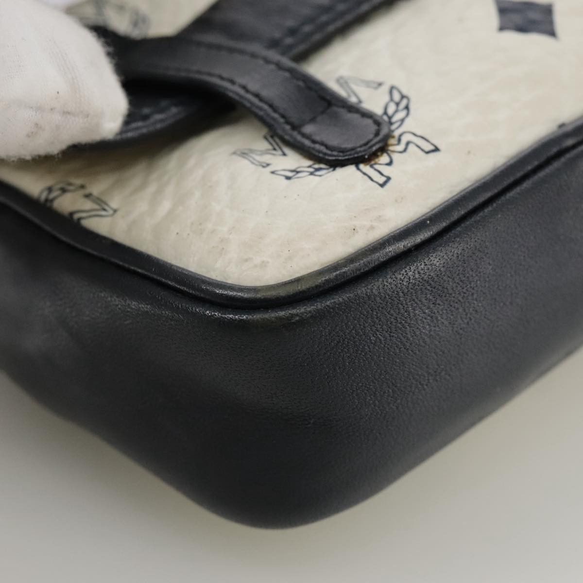 MCM Visetos White Canvas Shoulder Bag (Pre-Owned) Size ONE SIZE - 9 Thumbnail