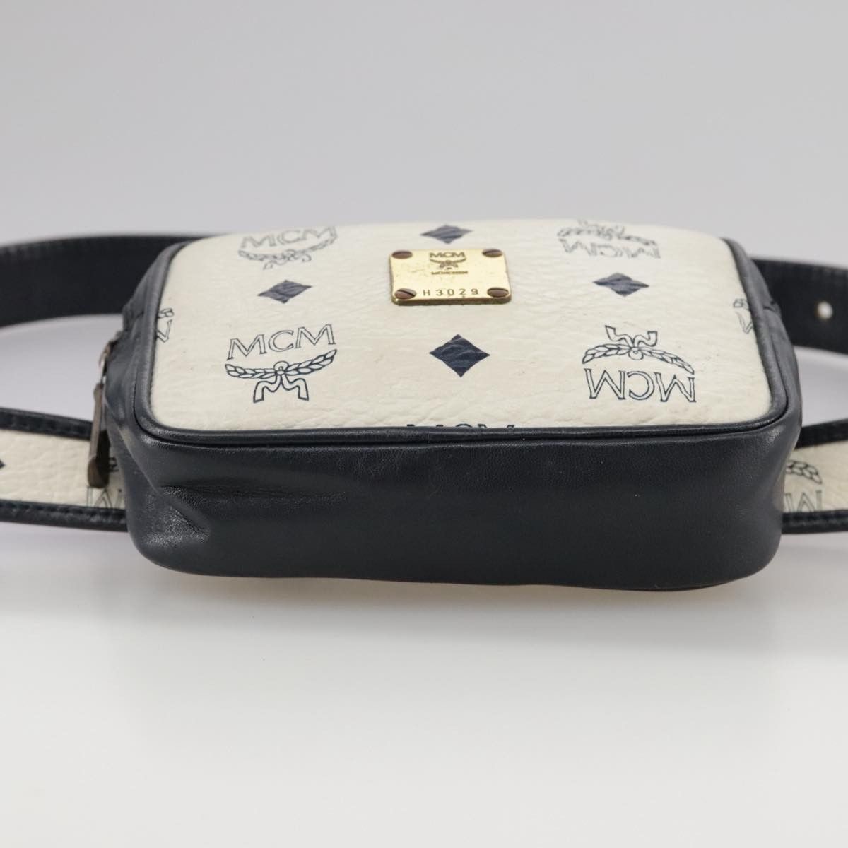MCM Visetos White Canvas Shoulder Bag (Pre-Owned) Size ONE SIZE - 19 Thumbnail