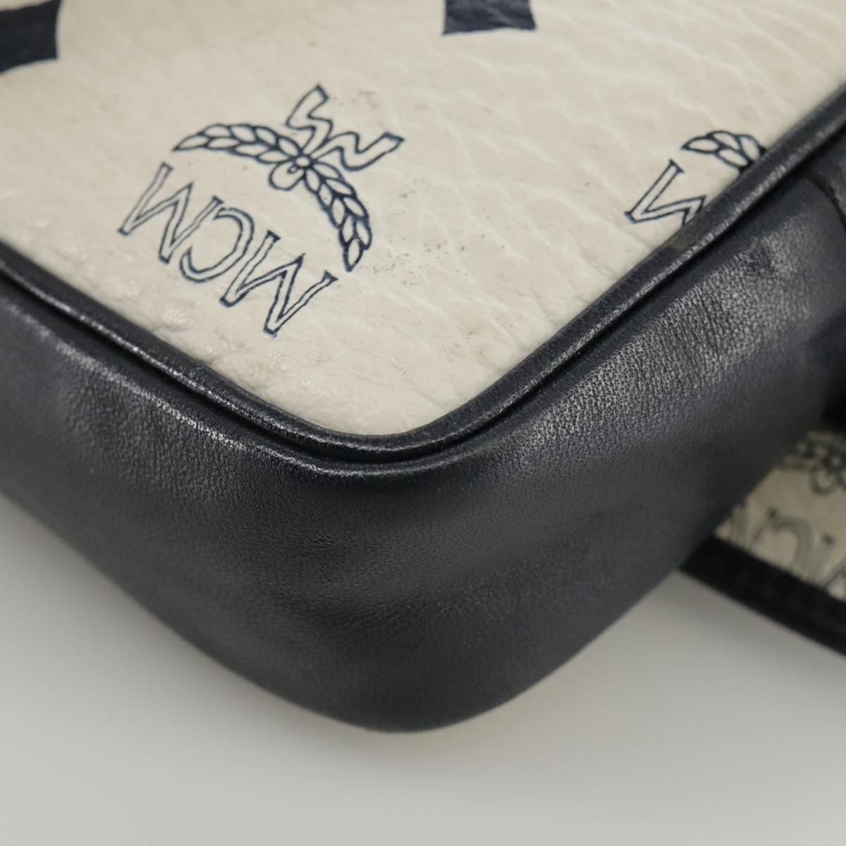 MCM Visetos White Canvas Shoulder Bag (Pre-Owned) Size ONE SIZE - 8 Thumbnail