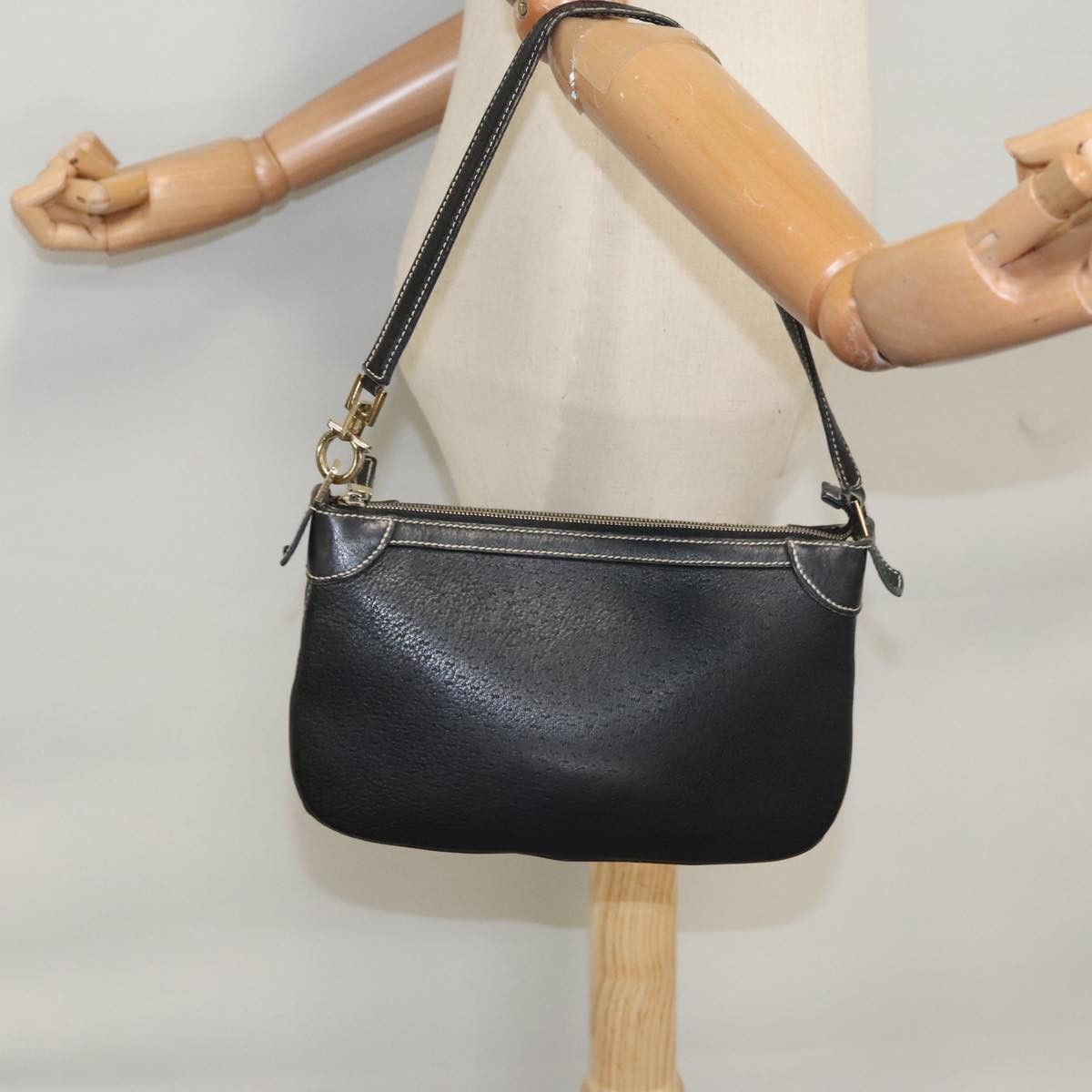 Salvatore Ferragamo Gancini Black Leather Shoulder Bag (Pre-Owned) Size ONE SIZE - 20 Thumbnail