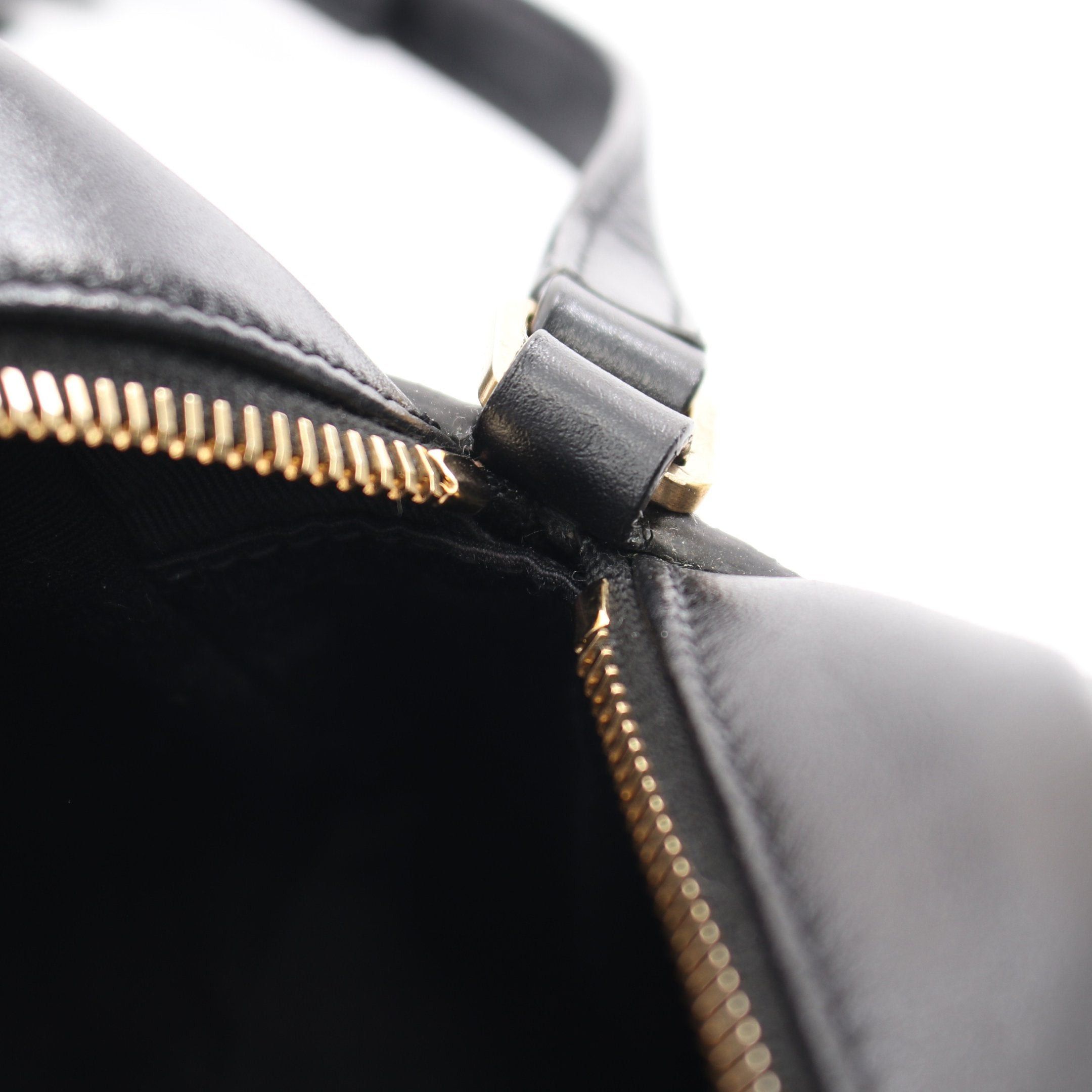 Yves Saint Laurent Yves Saint Laurent Lou Roux Monogram Shoulder Bag Leather Black Size ONE SIZE - 6 Thumbnail