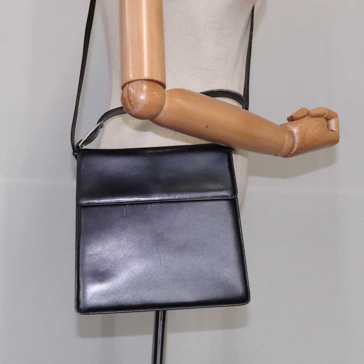 Salvatore Ferragamo Vara Black Leather Handbag (Pre-Owned) Size ONE SIZE - 12 Thumbnail